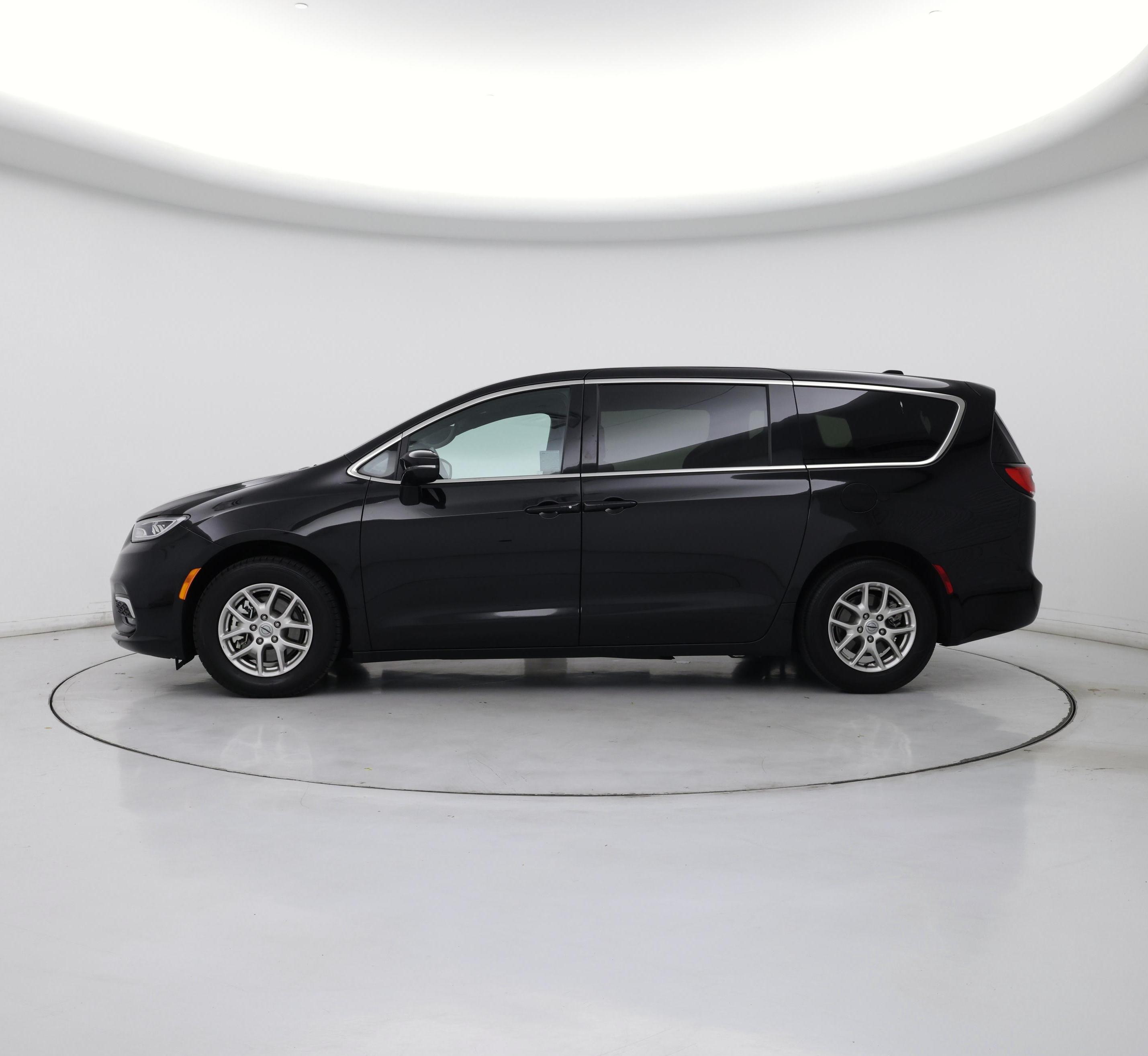 Thumbnail: 2024 Chrysler Pacifica - 3