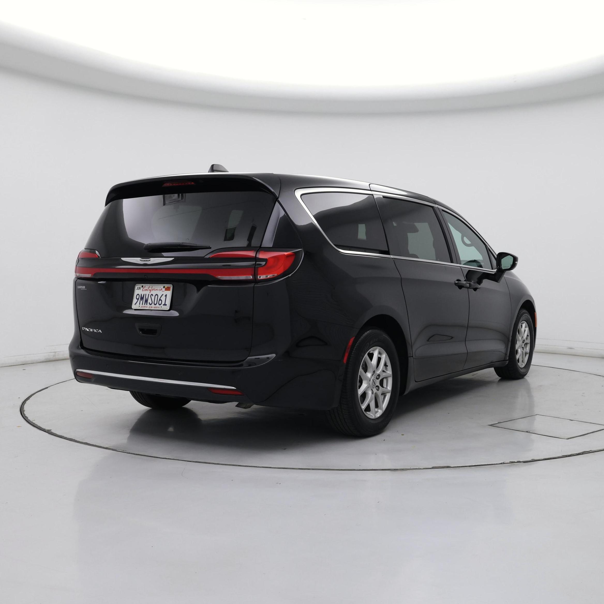 Thumbnail: 2024 Chrysler Pacifica - 8