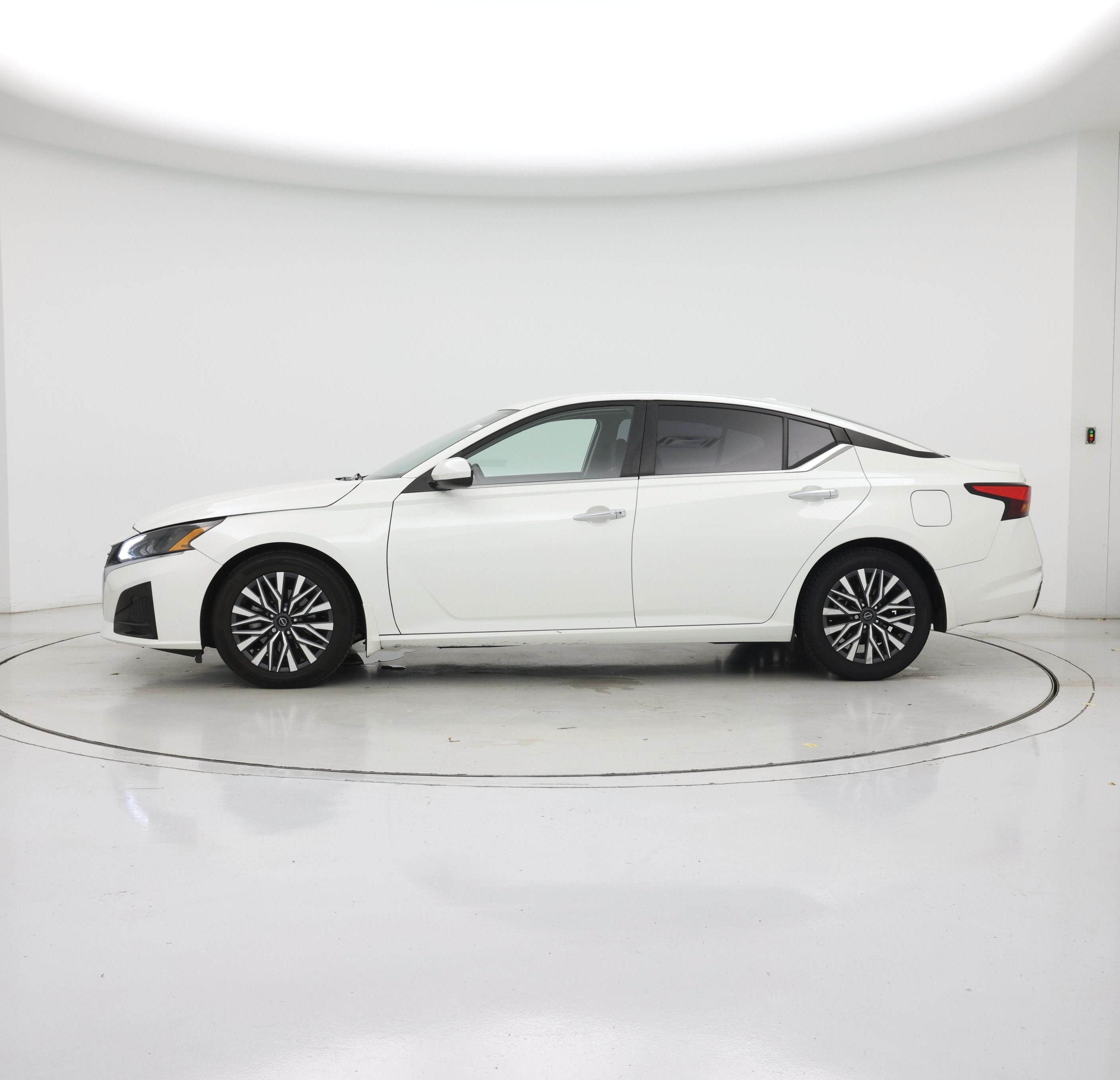 Thumbnail: 2023 Nissan Altima - 3