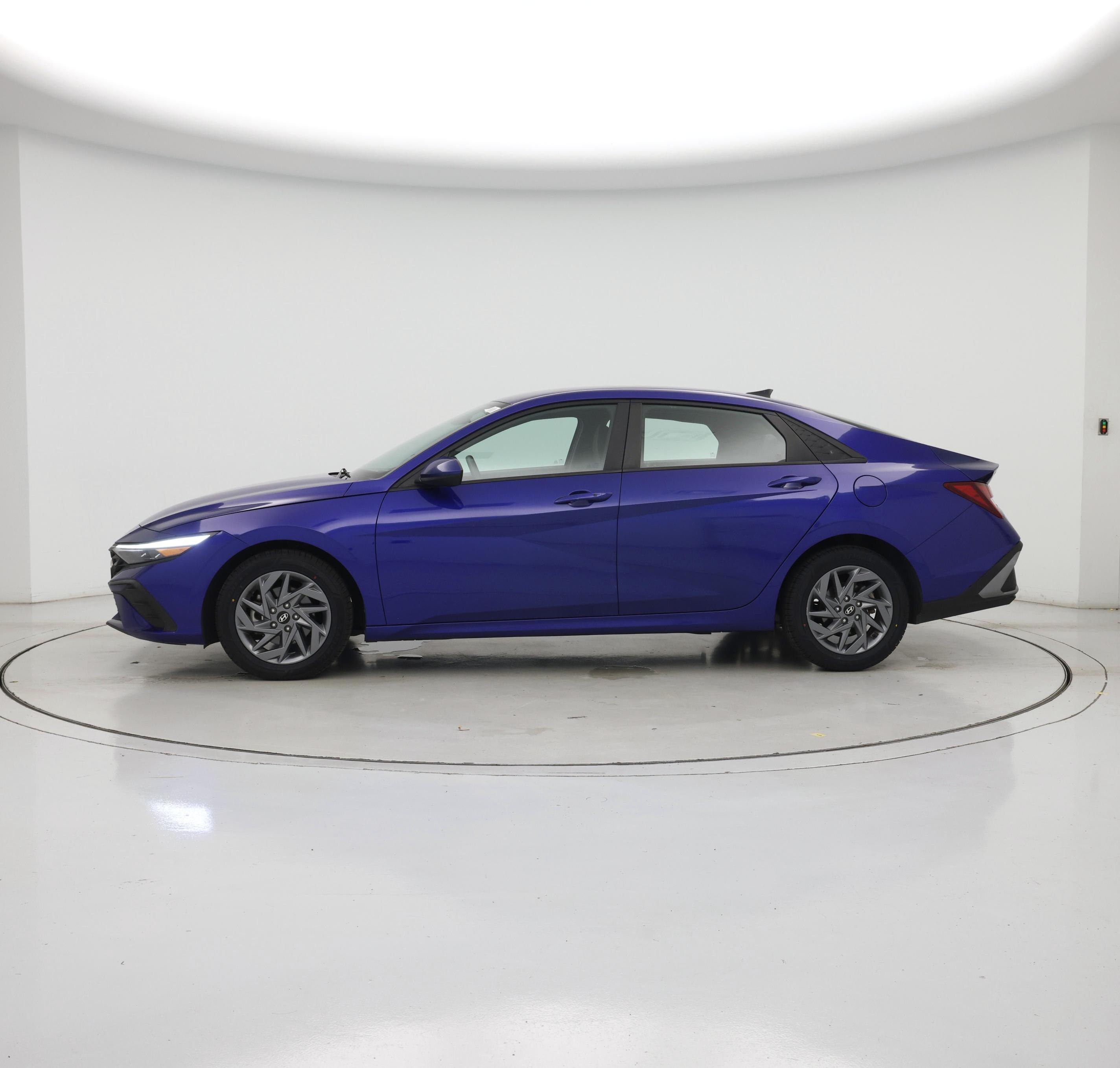 Thumbnail: 2024 Hyundai Elantra - 3