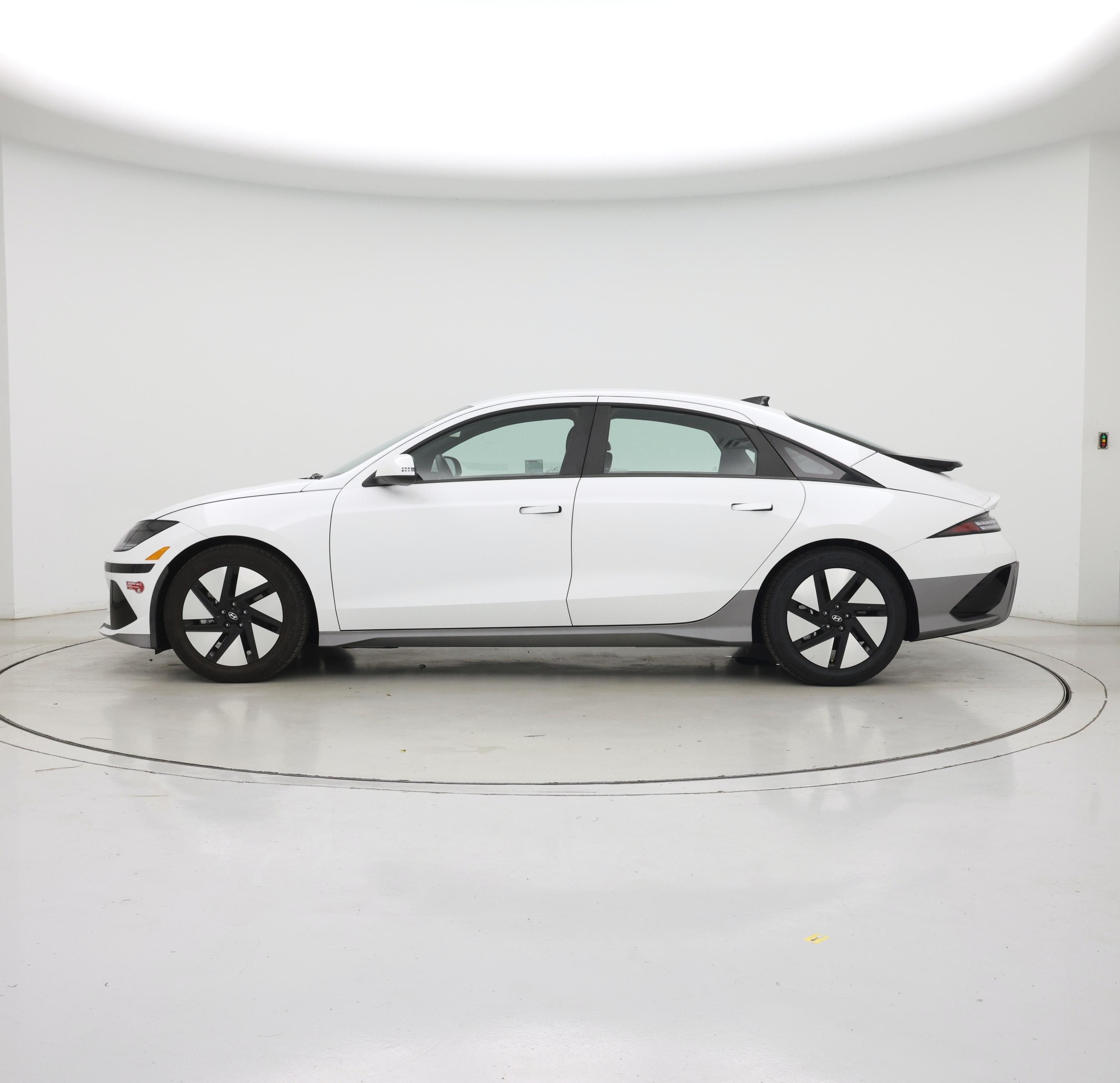 Thumbnail: 2024 Hyundai Ioniq 6 - 3