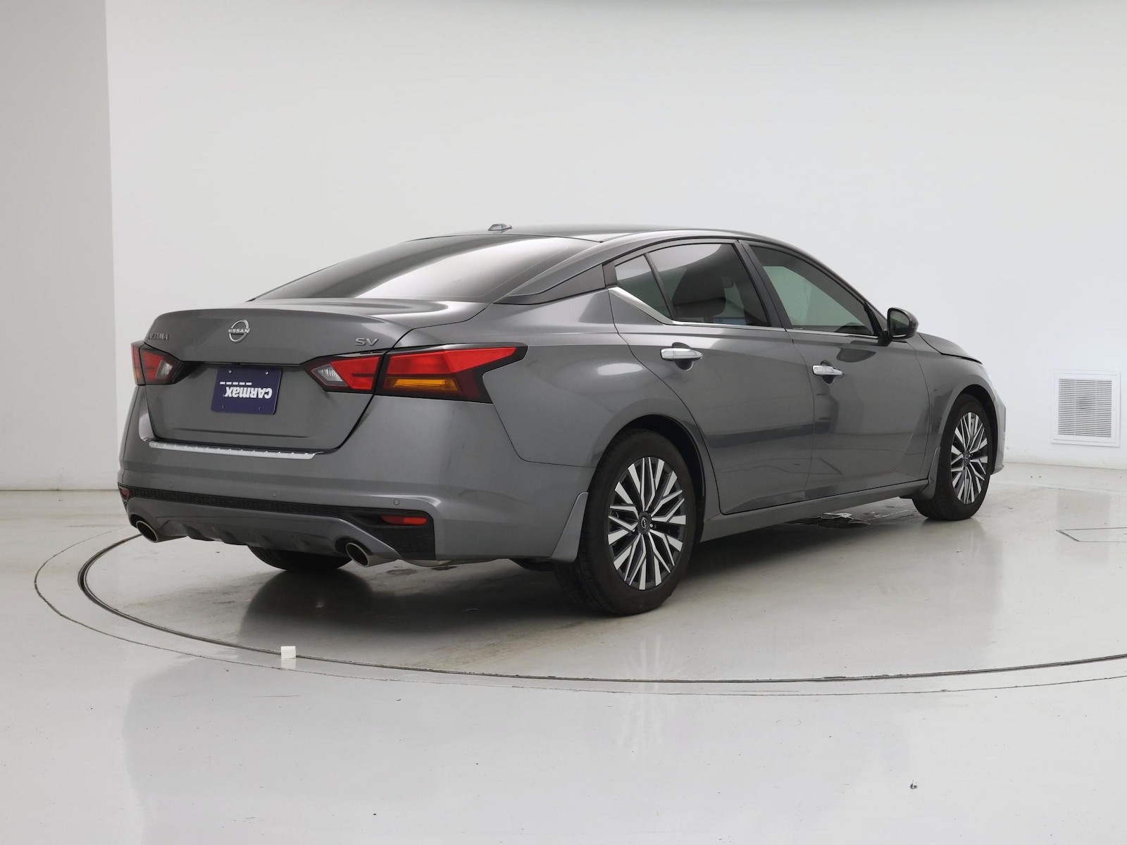 2023 Nissan Altima SV - Photo 9