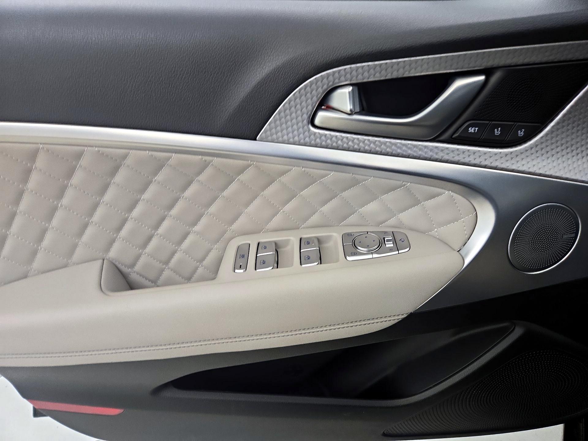 Thumbnail: 2023 Genesis G70 - 12