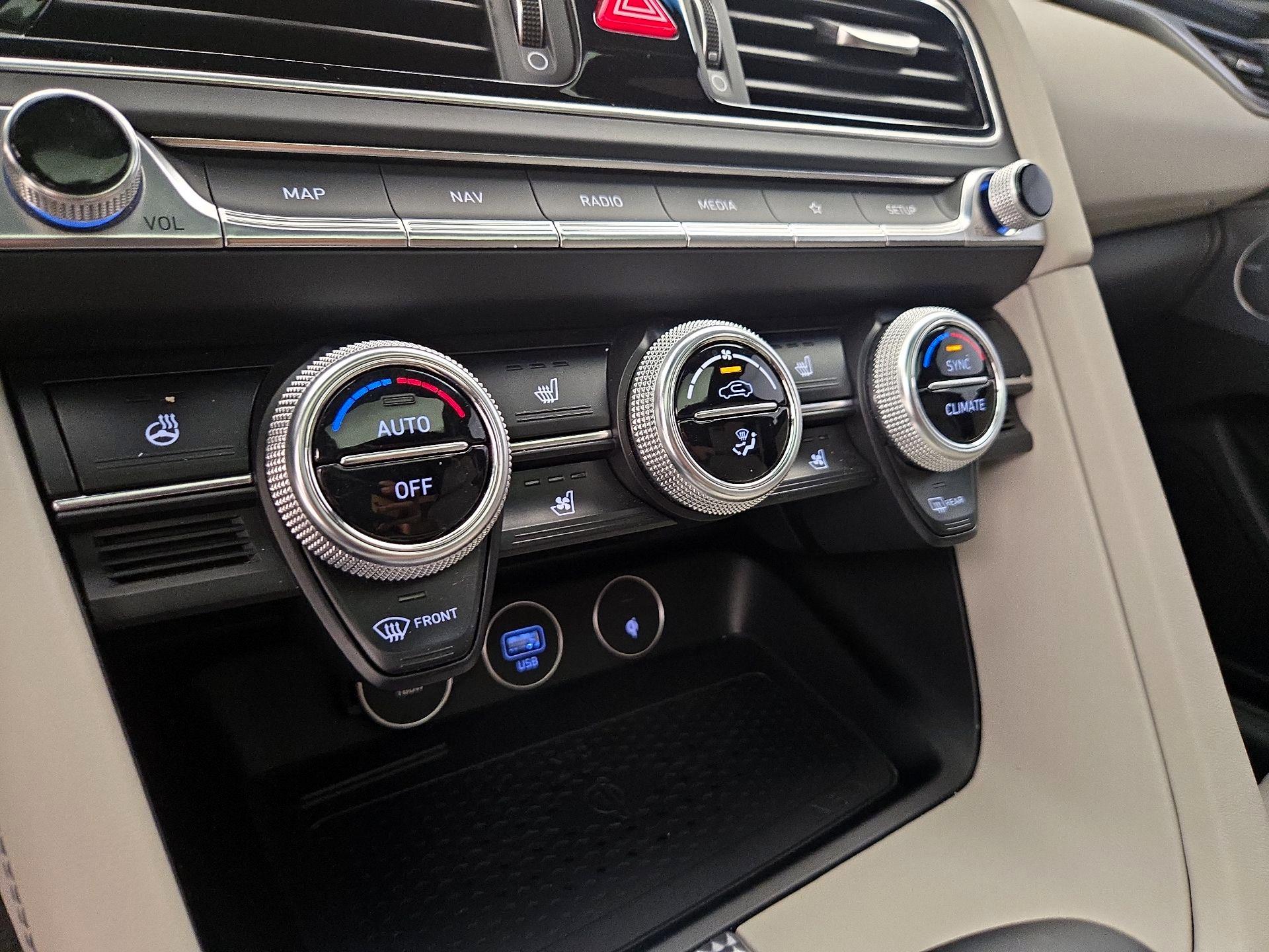 Thumbnail: 2023 Genesis G70 - 17