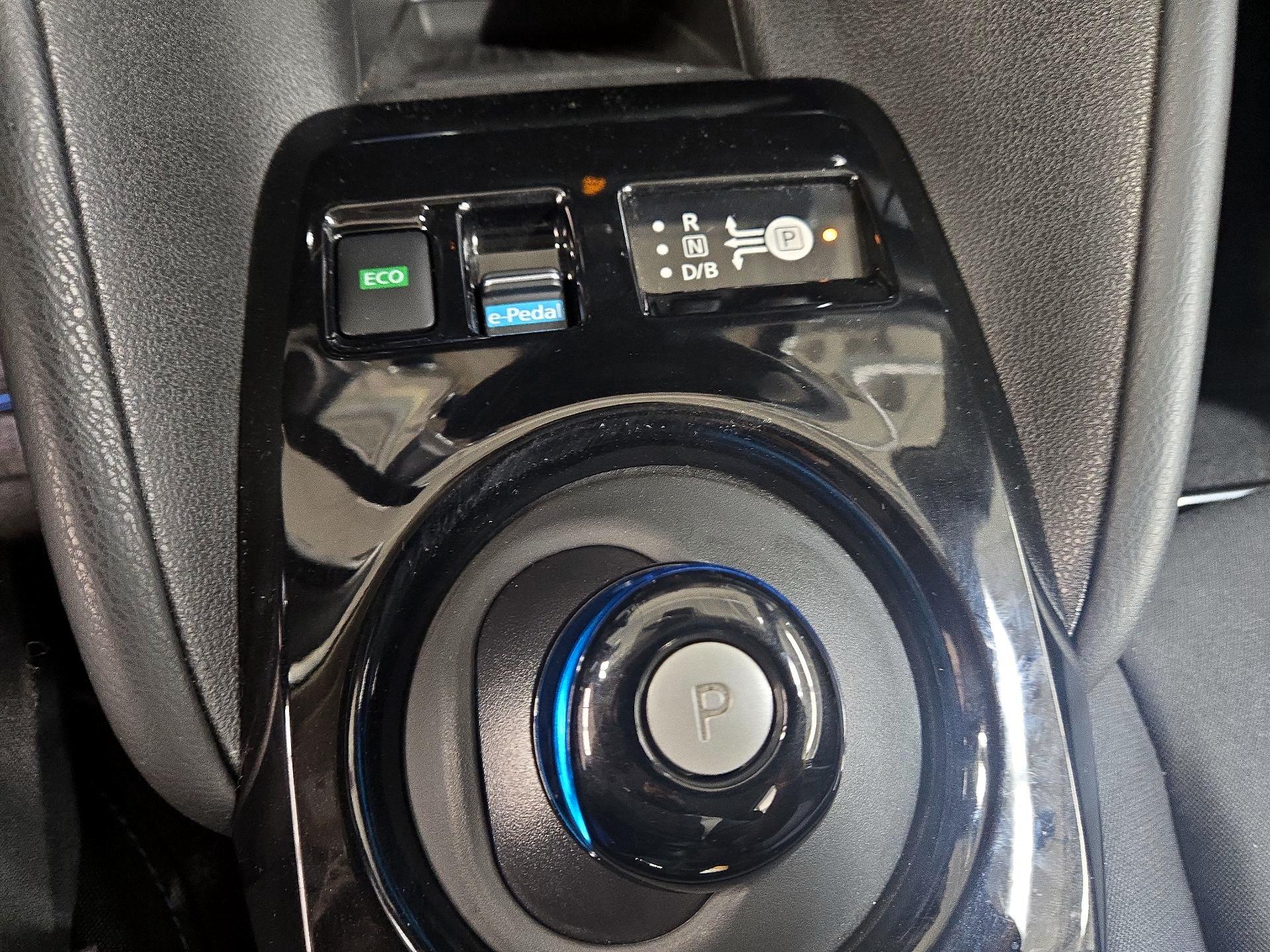 Thumbnail: 2023 Nissan Leaf - 17