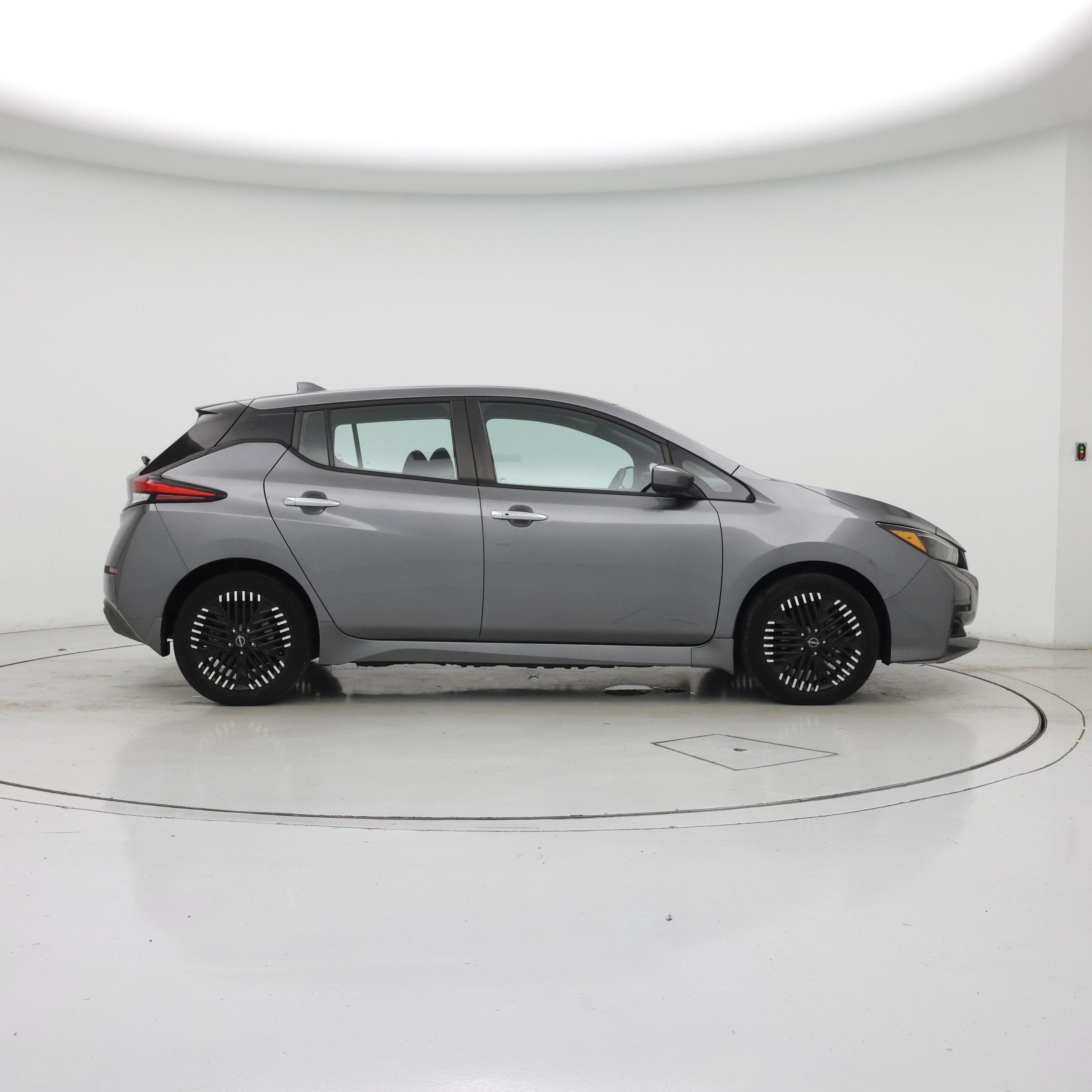 Thumbnail: 2023 Nissan Leaf - 7