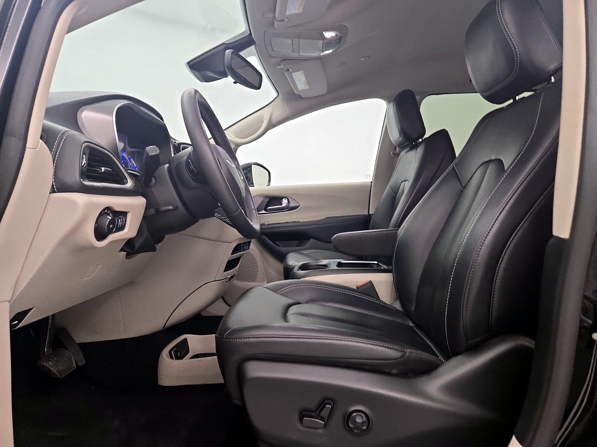 Thumbnail: 2024 Chrysler Pacifica - 11