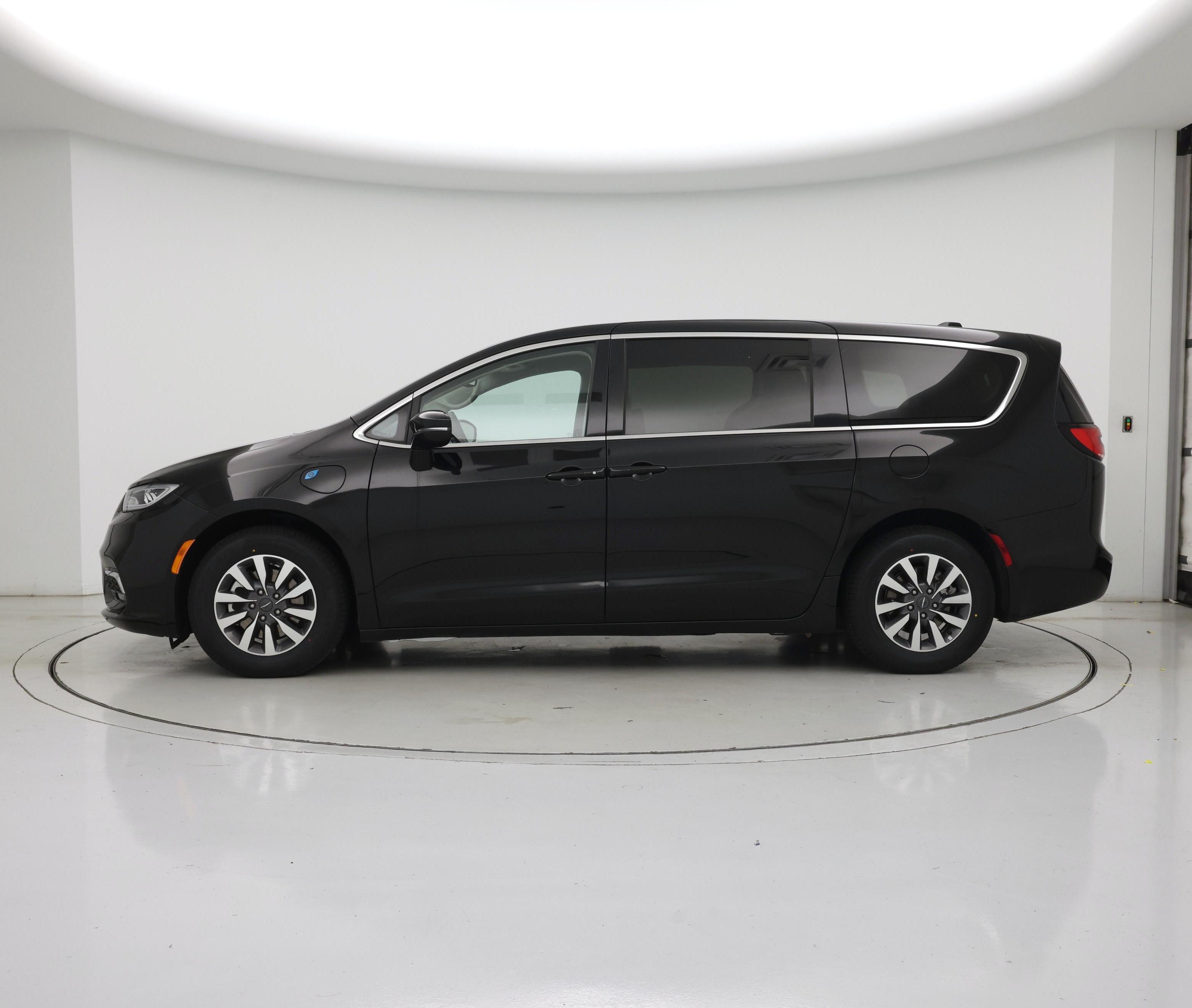 Thumbnail: 2024 Chrysler Pacifica - 3