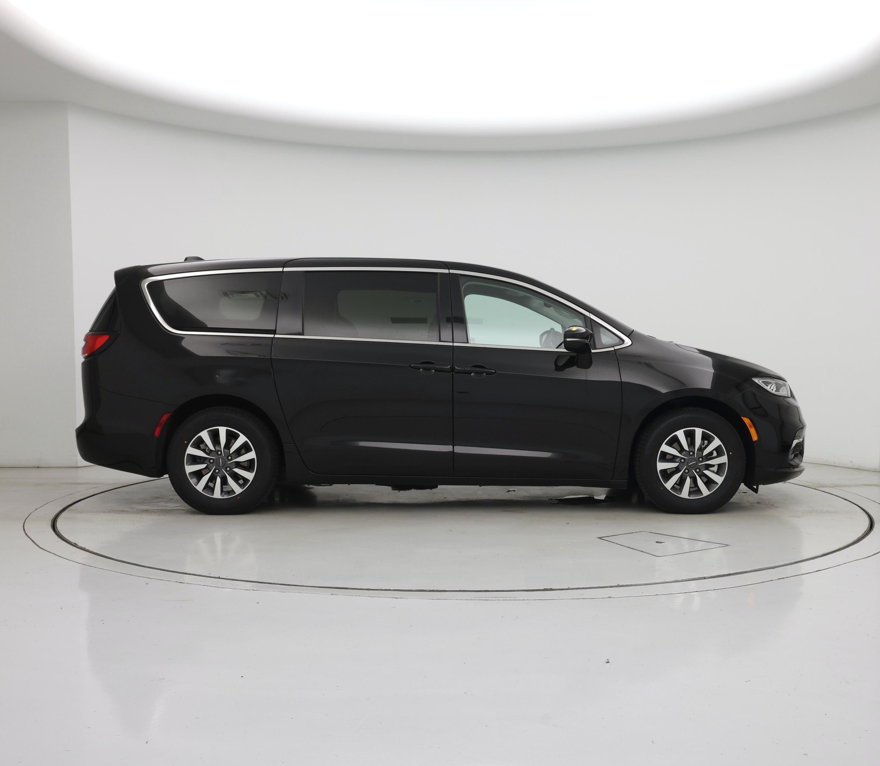Thumbnail: 2024 Chrysler Pacifica - 7
