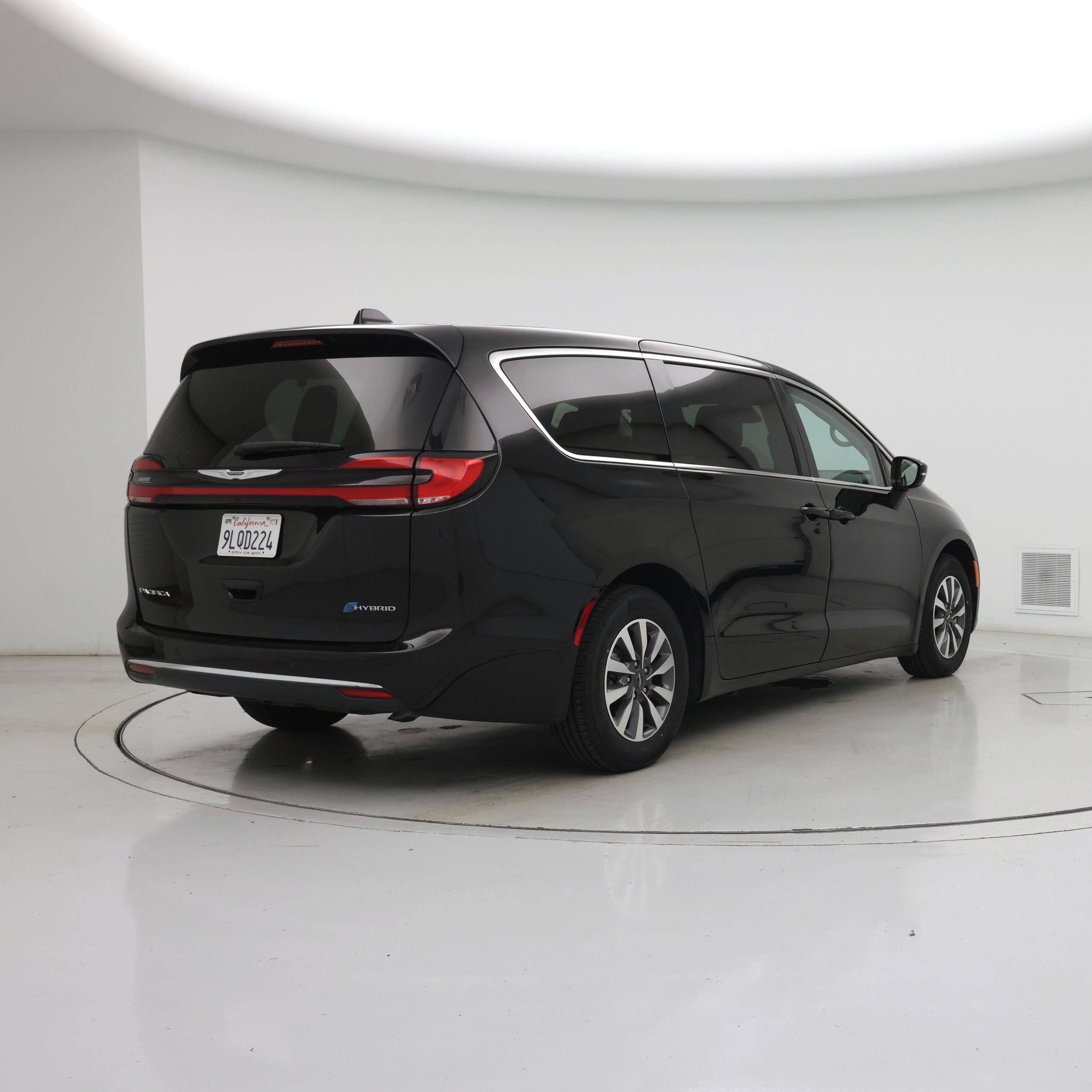 Thumbnail: 2024 Chrysler Pacifica - 8