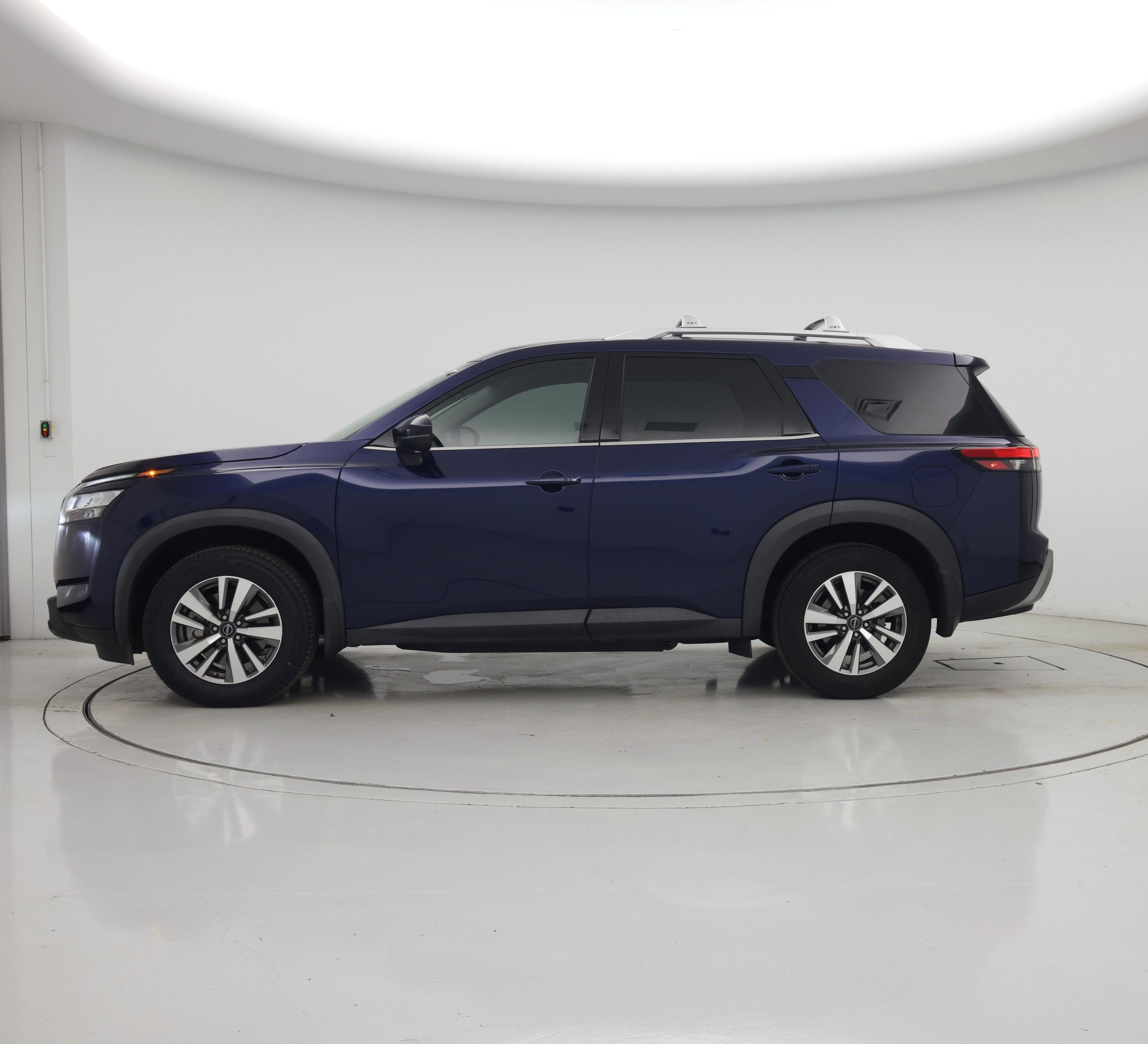Thumbnail: 2023 Nissan Pathfinder - 3