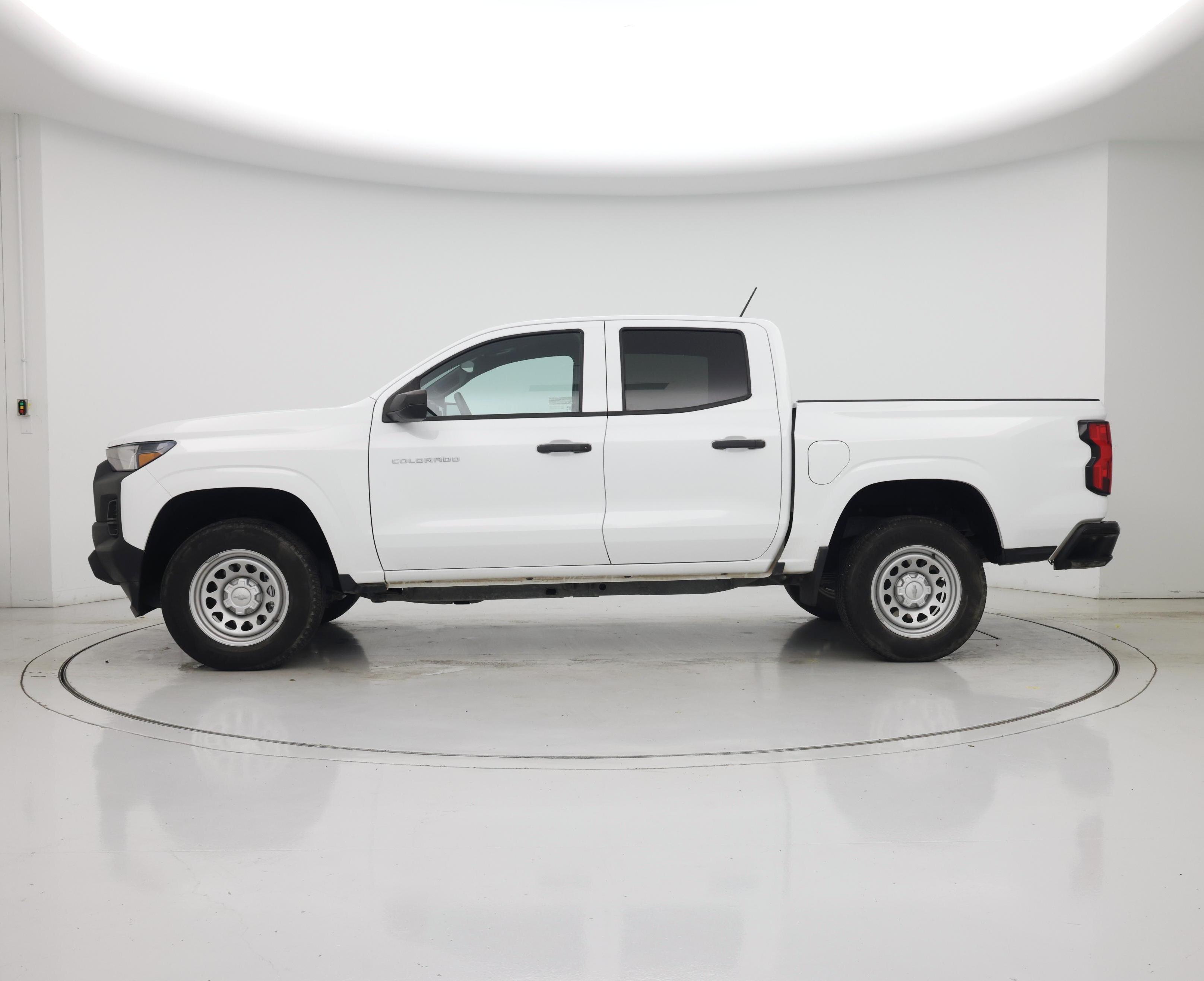 Thumbnail: 2023 Chevrolet Colorado - 3