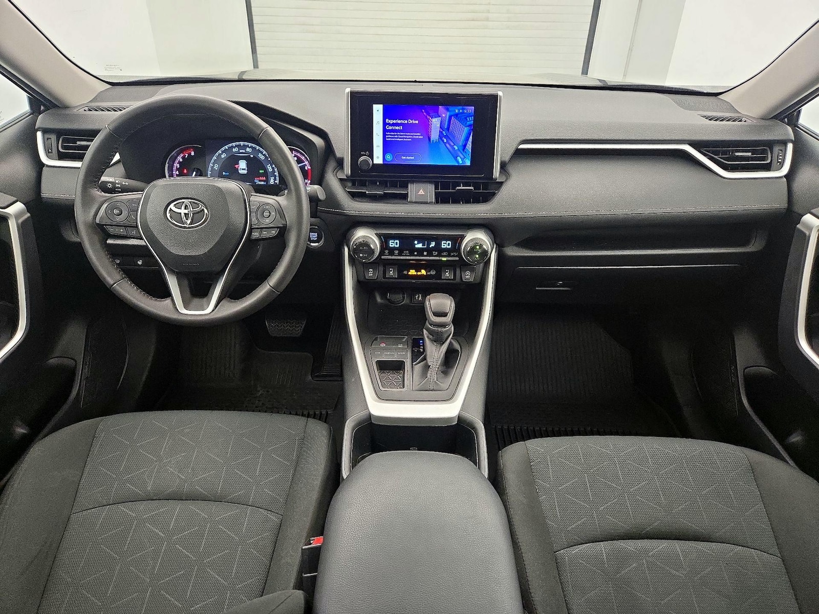2024 Toyota RAV4 XLE - Photo 10