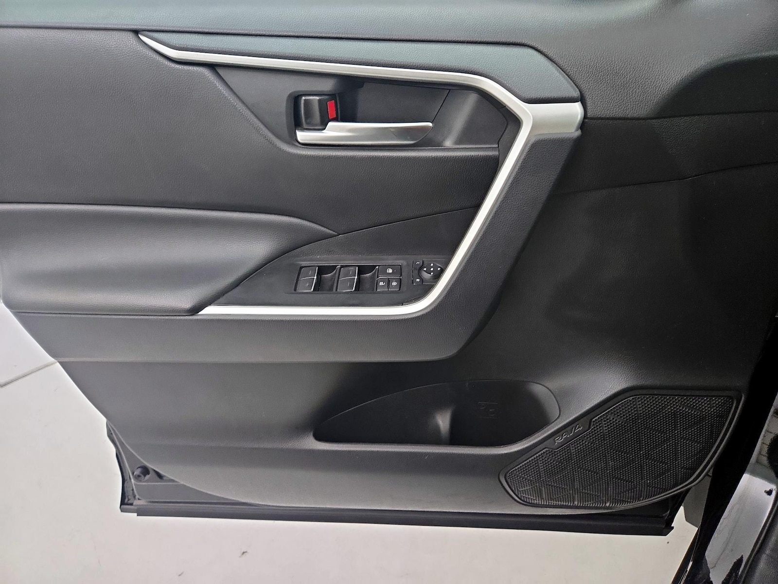 2024 Toyota RAV4 XLE - Photo 13