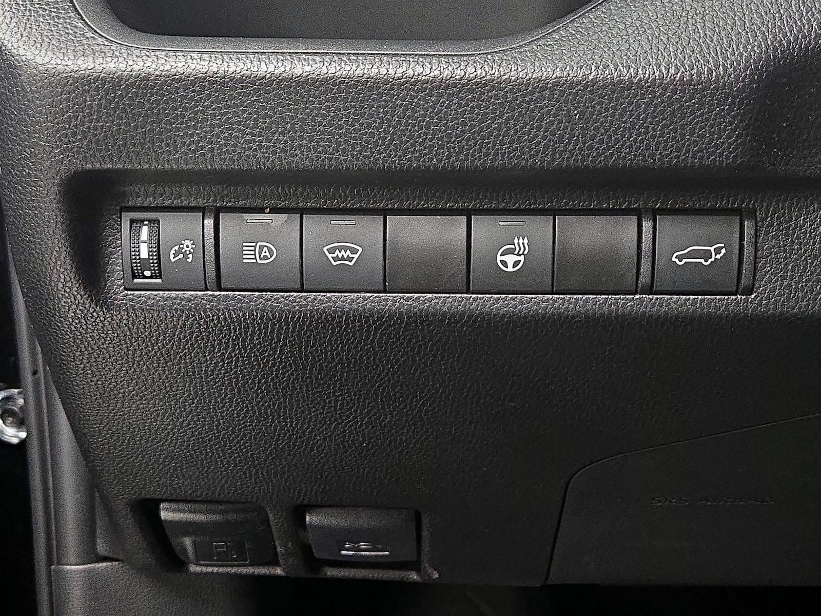 2024 Toyota RAV4 XLE - Photo 14