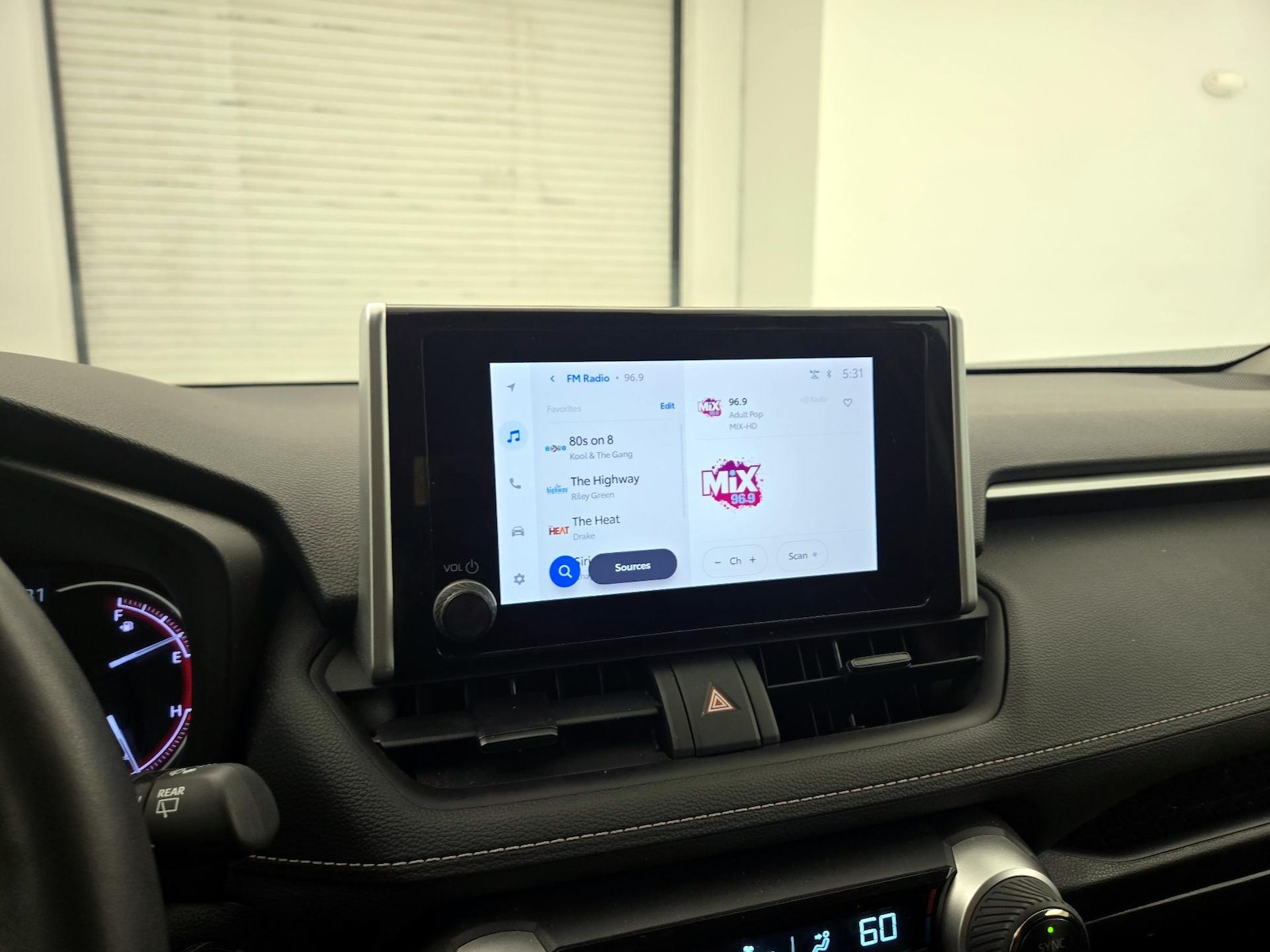 2024 Toyota RAV4 XLE - Photo 16