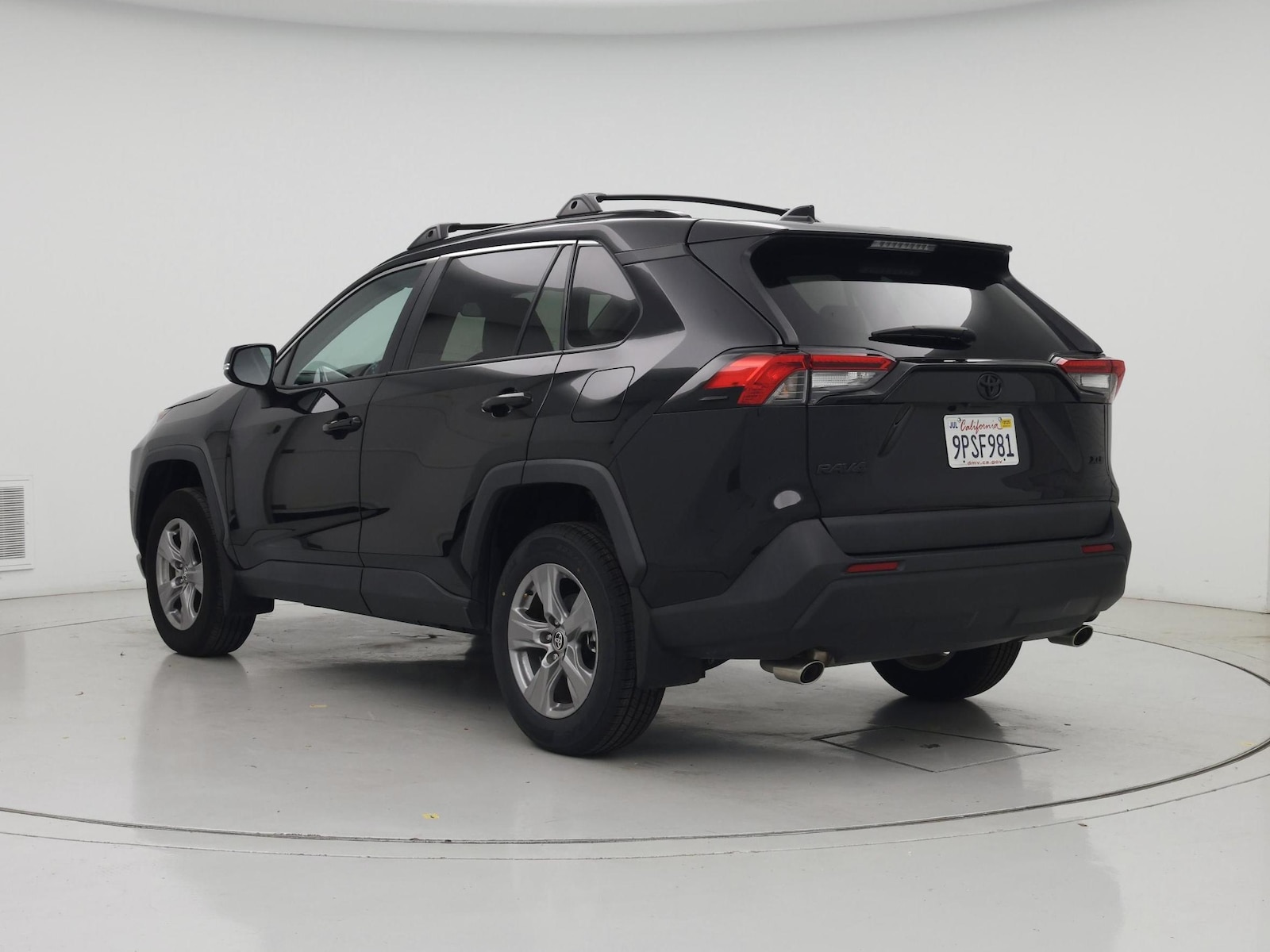 2024 Toyota RAV4 XLE - Photo 3