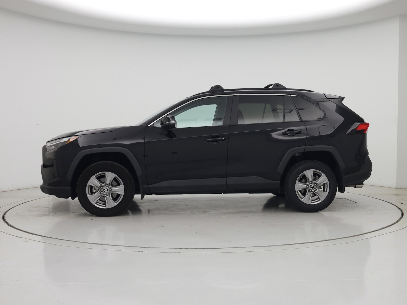 2024 Toyota RAV4 XLE - Photo 4