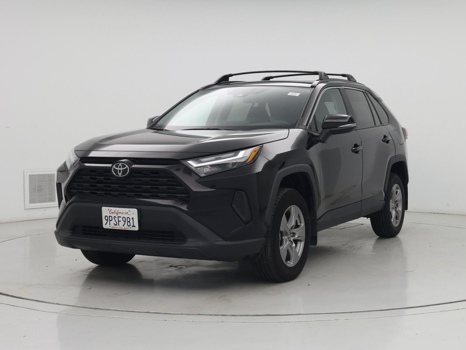 2024 Toyota RAV4 XLE - Photo 5