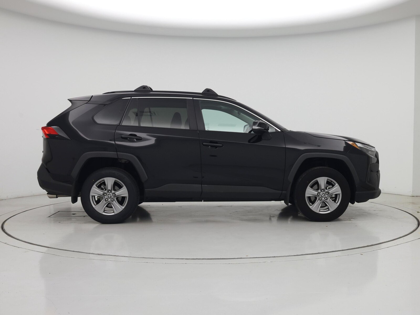 2024 Toyota RAV4 XLE - Photo 8