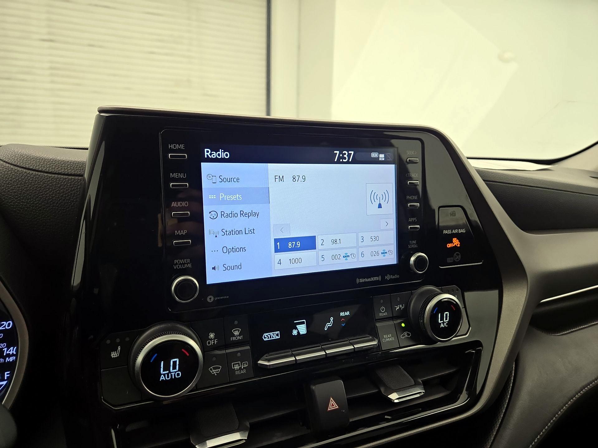 Thumbnail: 2021 Toyota Highlander - 16