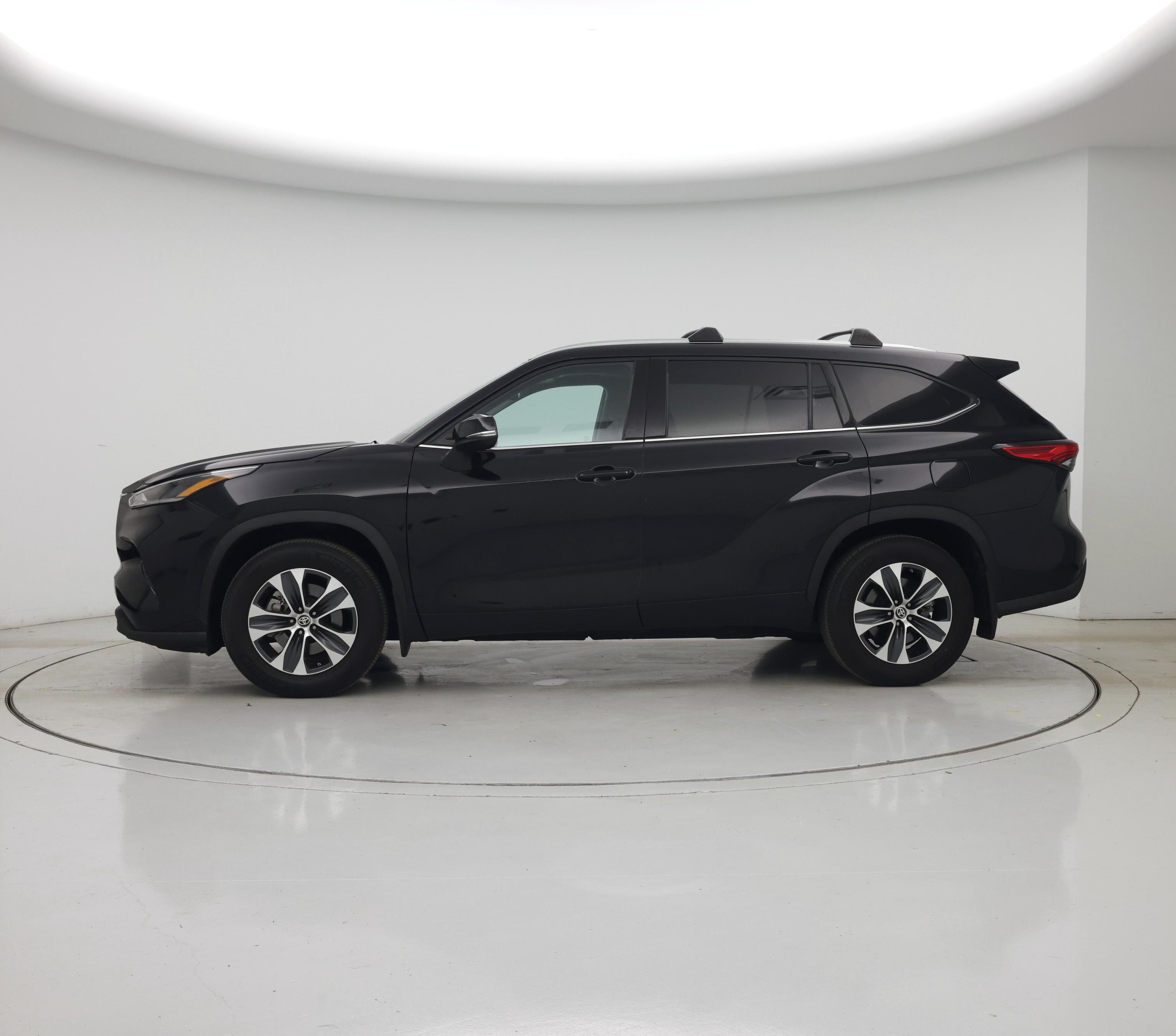 Thumbnail: 2021 Toyota Highlander - 3