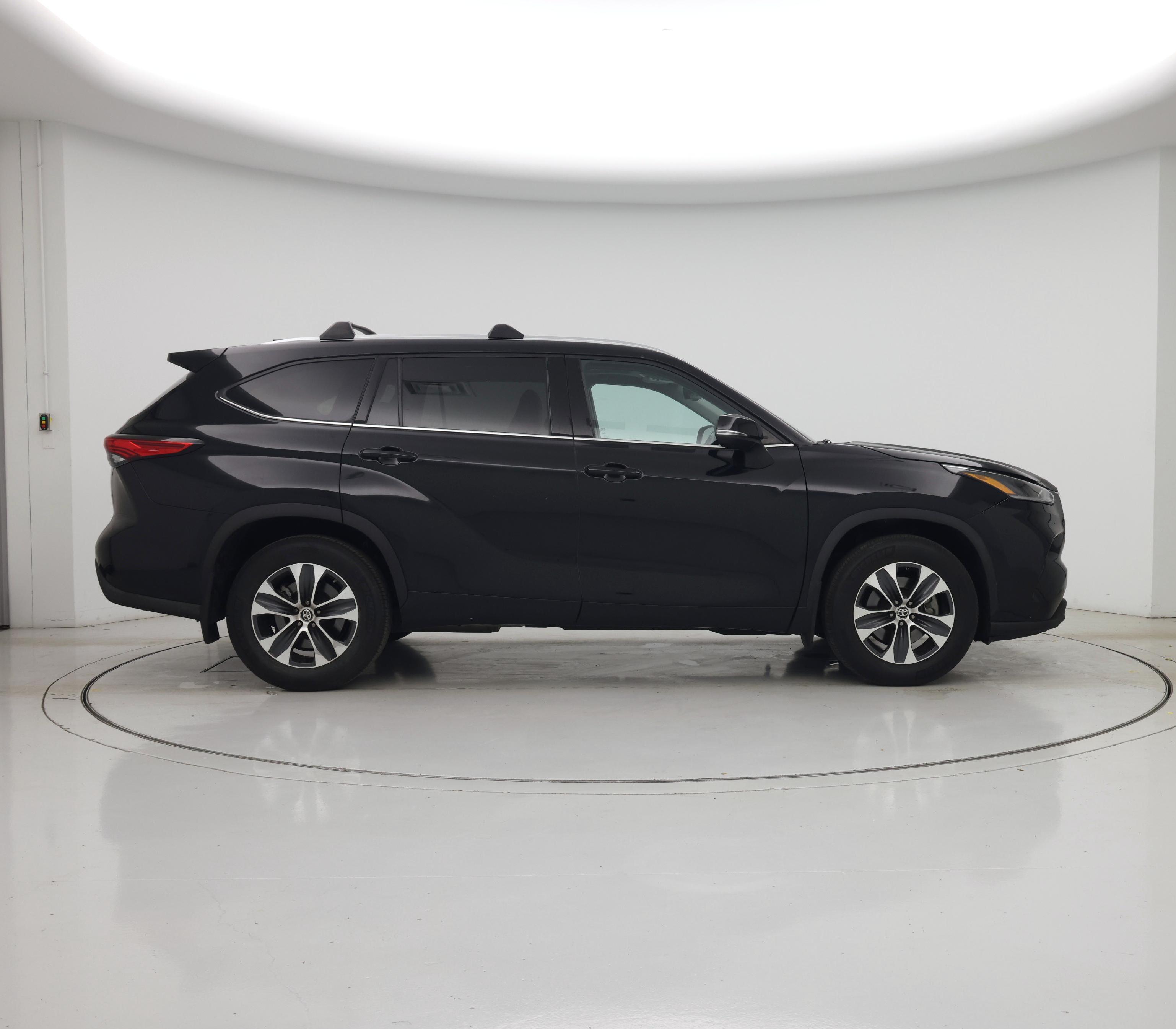 Thumbnail: 2021 Toyota Highlander - 7