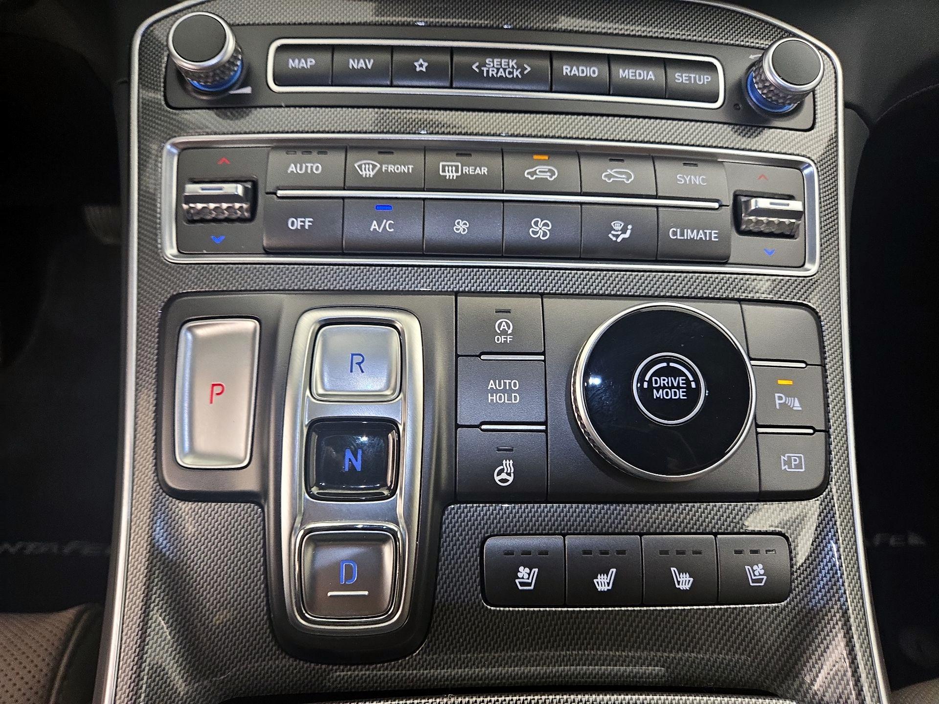 Thumbnail: 2023 Hyundai Santa Fe - 18