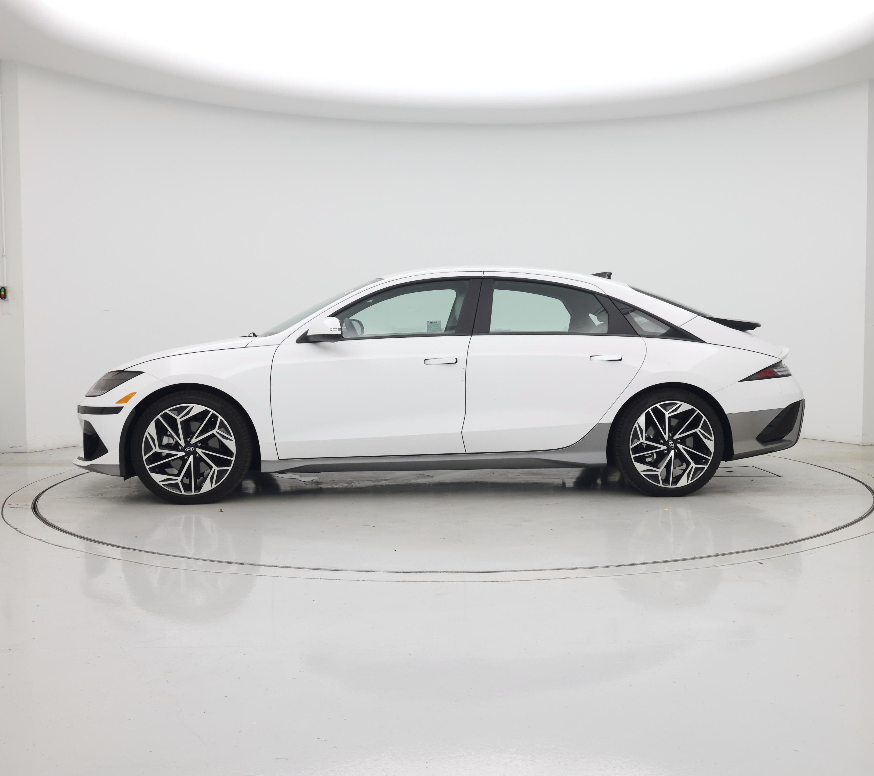 Thumbnail: 2024 Hyundai Ioniq 6 - 3