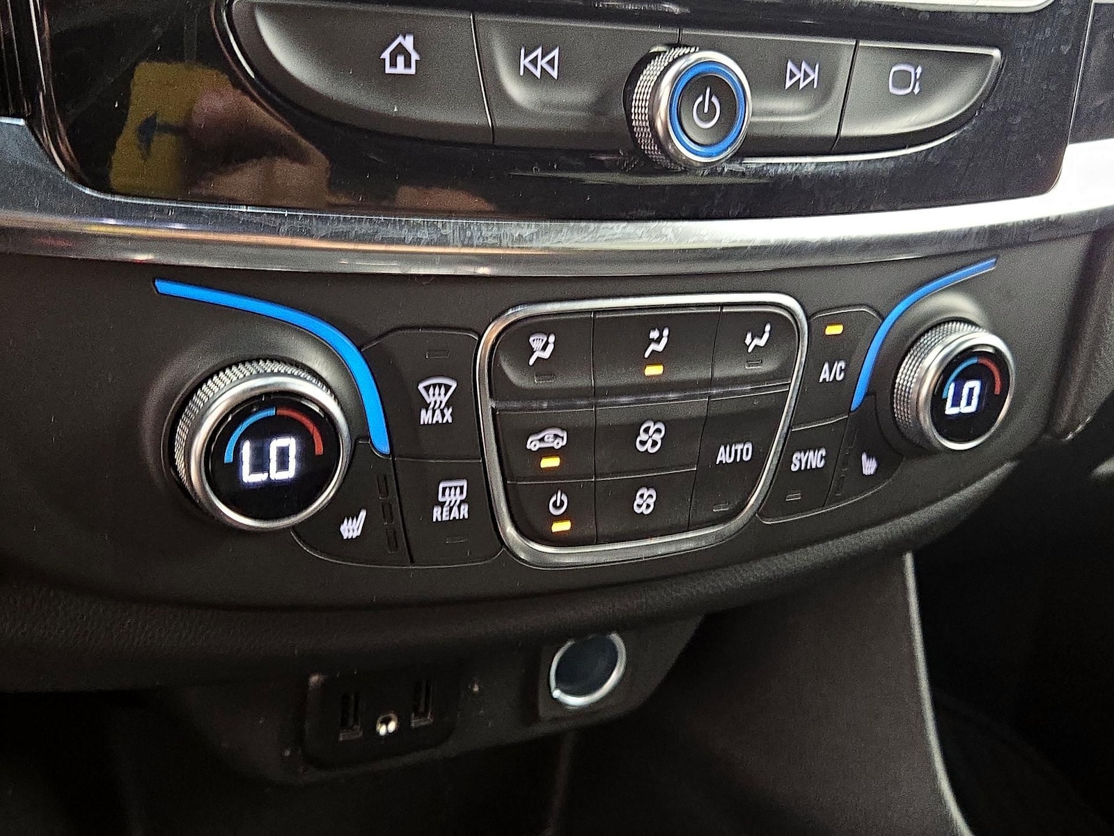 2023 Chevrolet Traverse 1LT - Photo 18