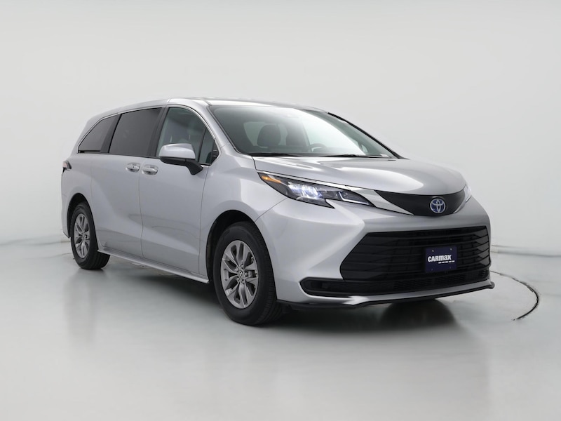 2025 Toyota Sienna LE