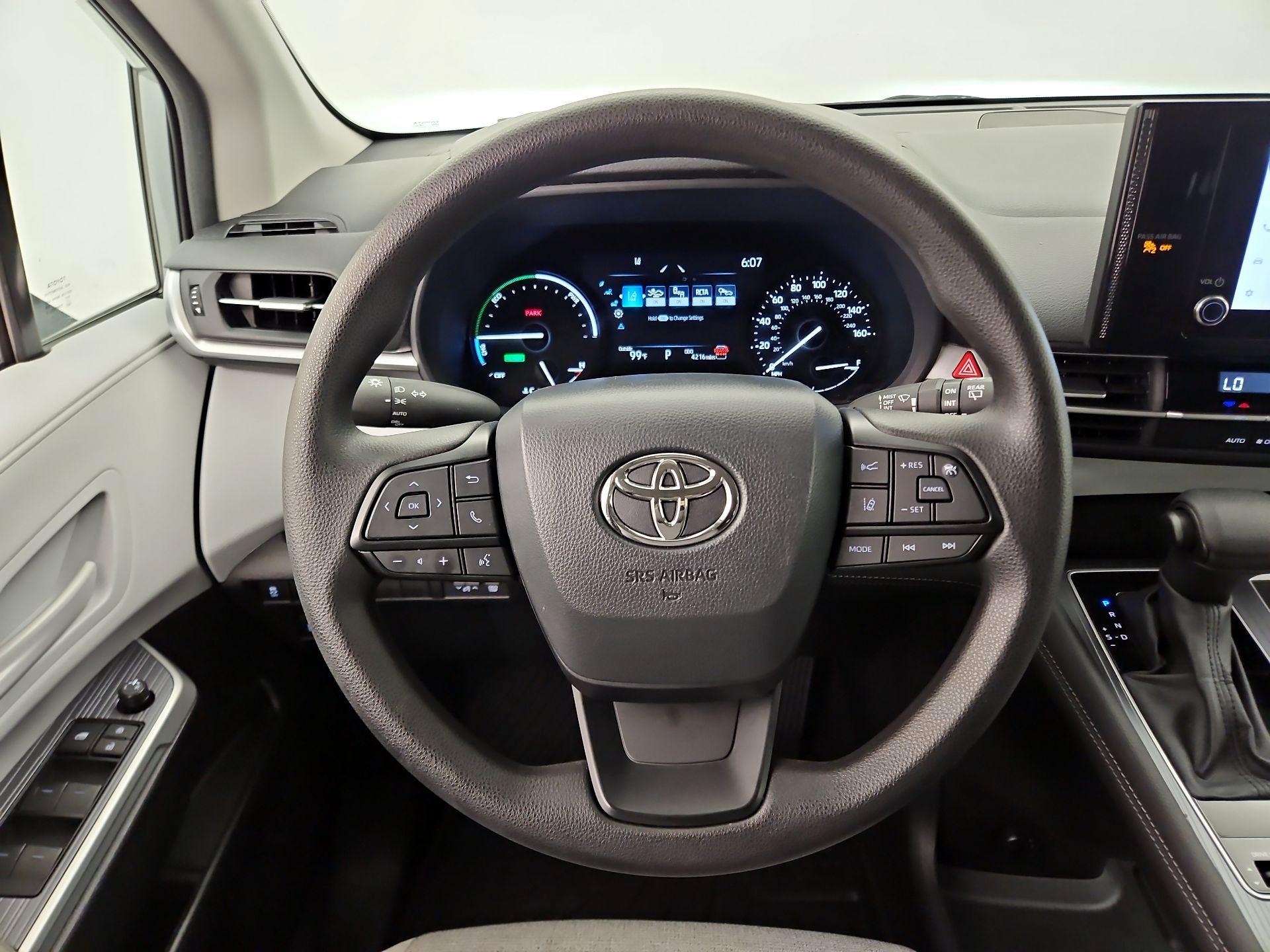 Thumbnail: 2025 Toyota Sienna - 10