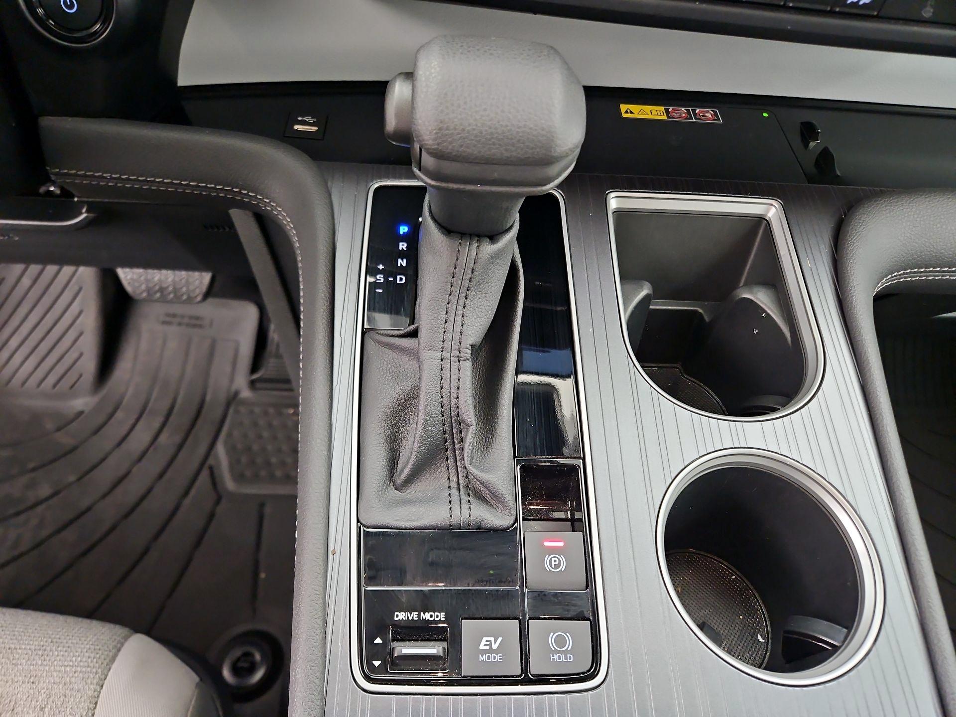 Thumbnail: 2025 Toyota Sienna - 15