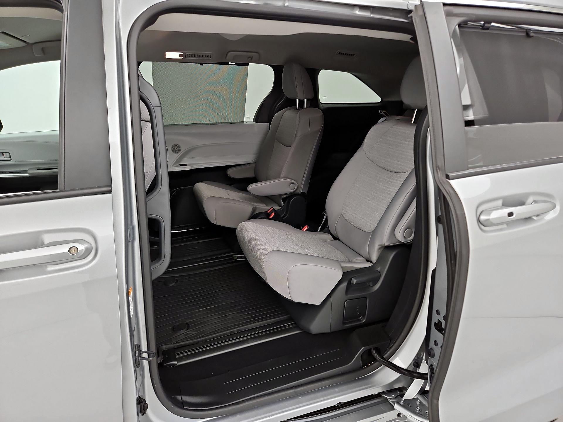 Thumbnail: 2025 Toyota Sienna - 16