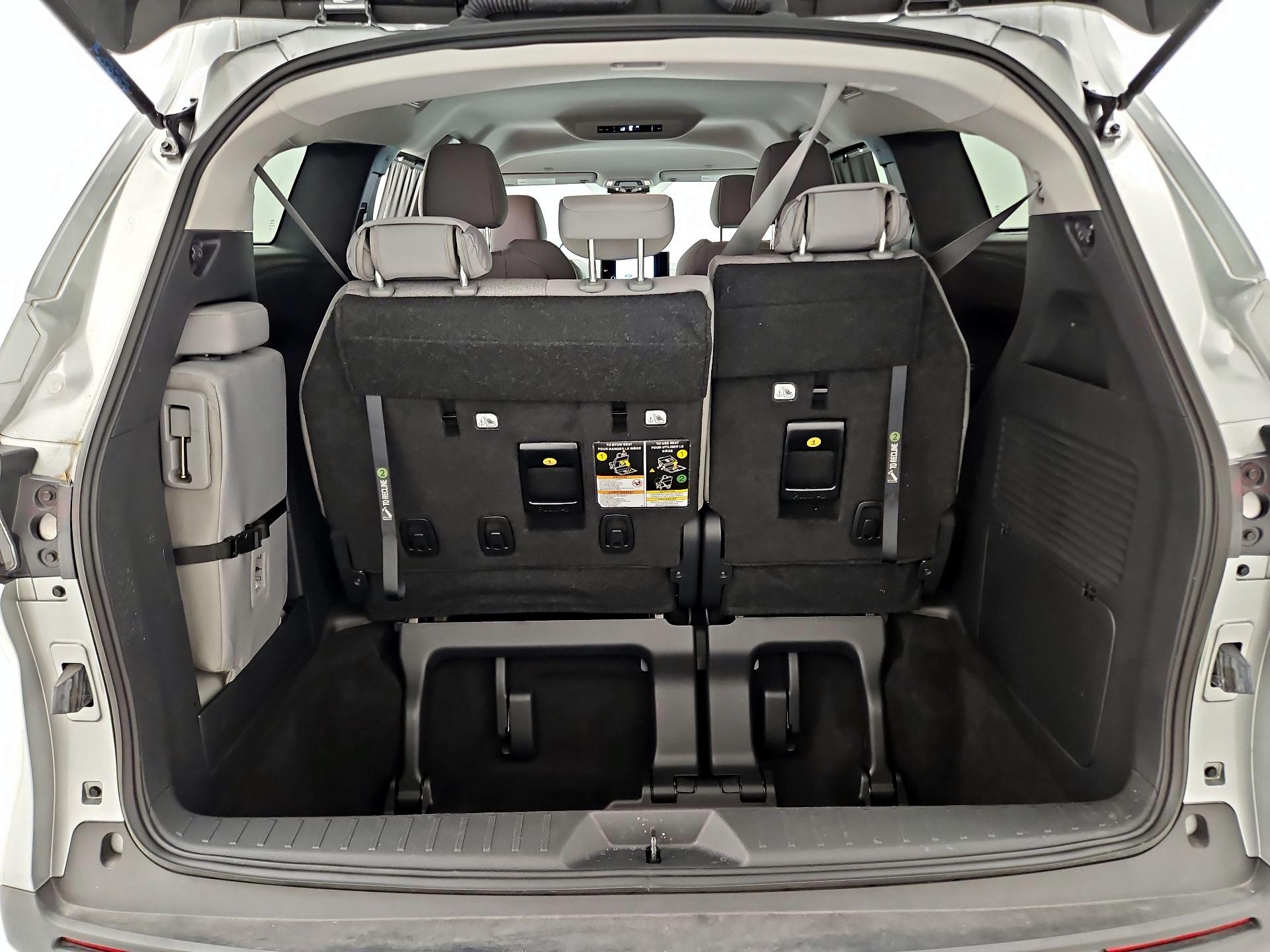 Thumbnail: 2025 Toyota Sienna - 18