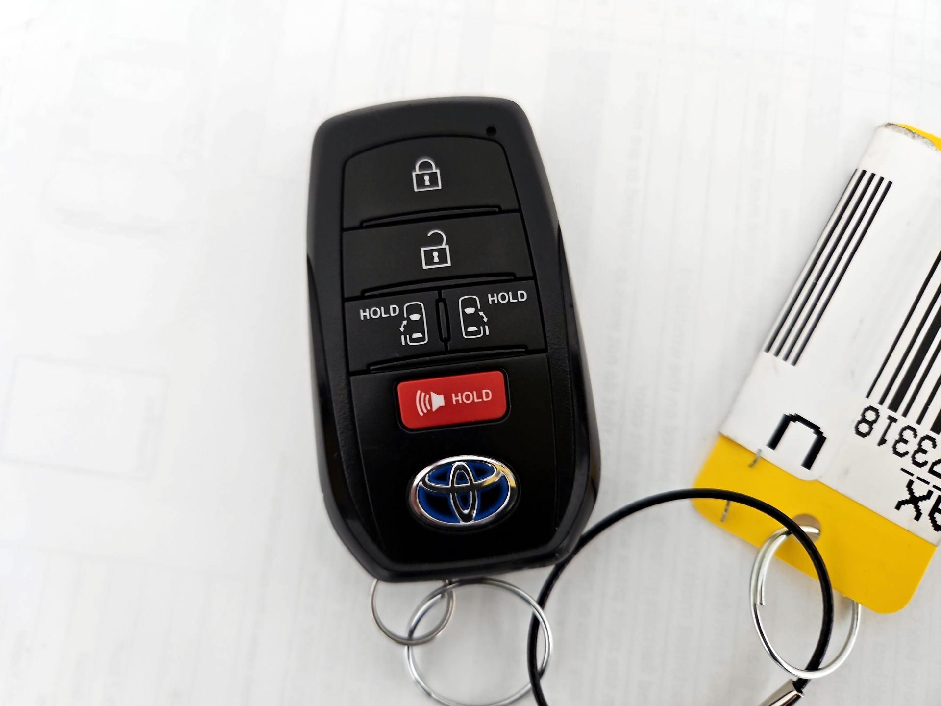 Thumbnail: 2025 Toyota Sienna - 20