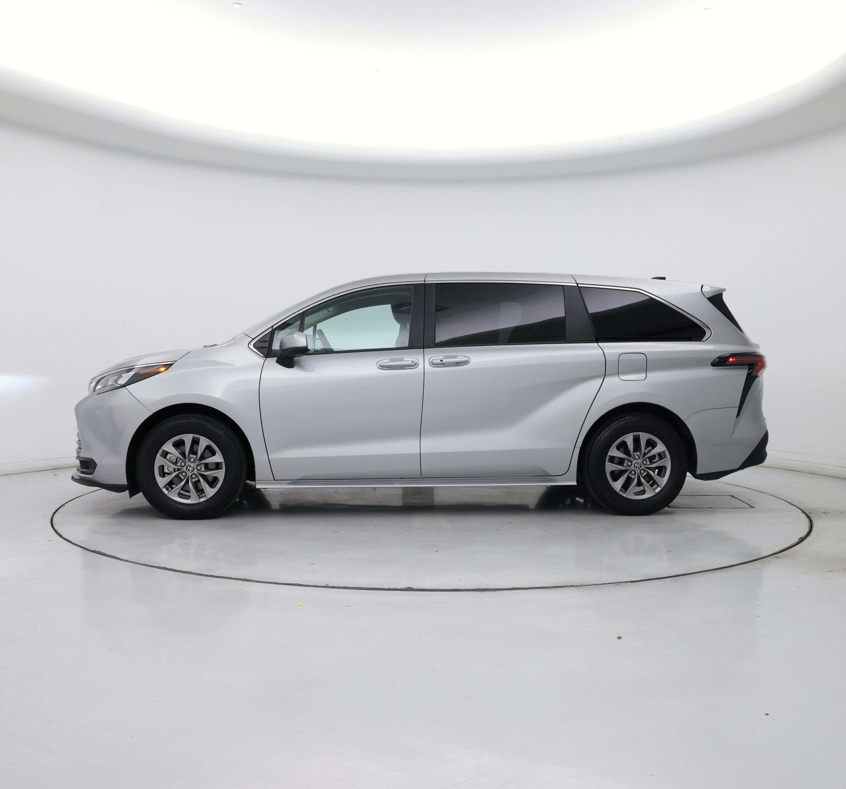 Thumbnail: 2025 Toyota Sienna - 3