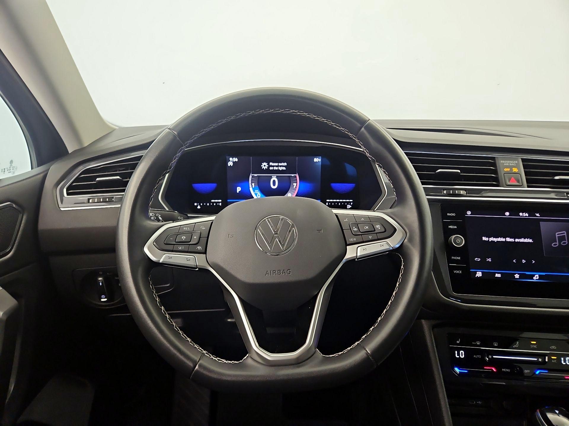 Thumbnail: 2023 Volkswagen Tiguan - 10