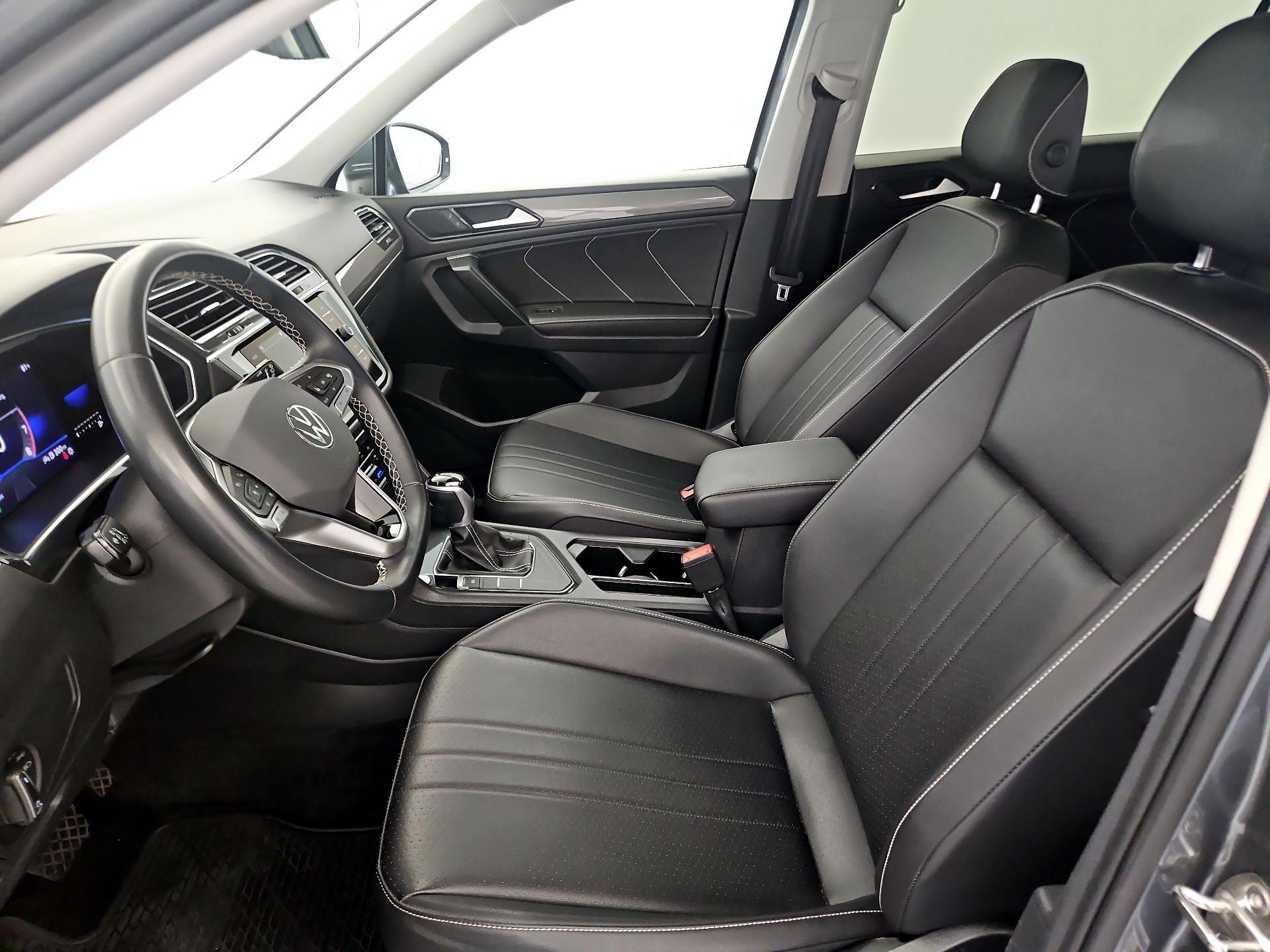 Thumbnail: 2023 Volkswagen Tiguan - 11