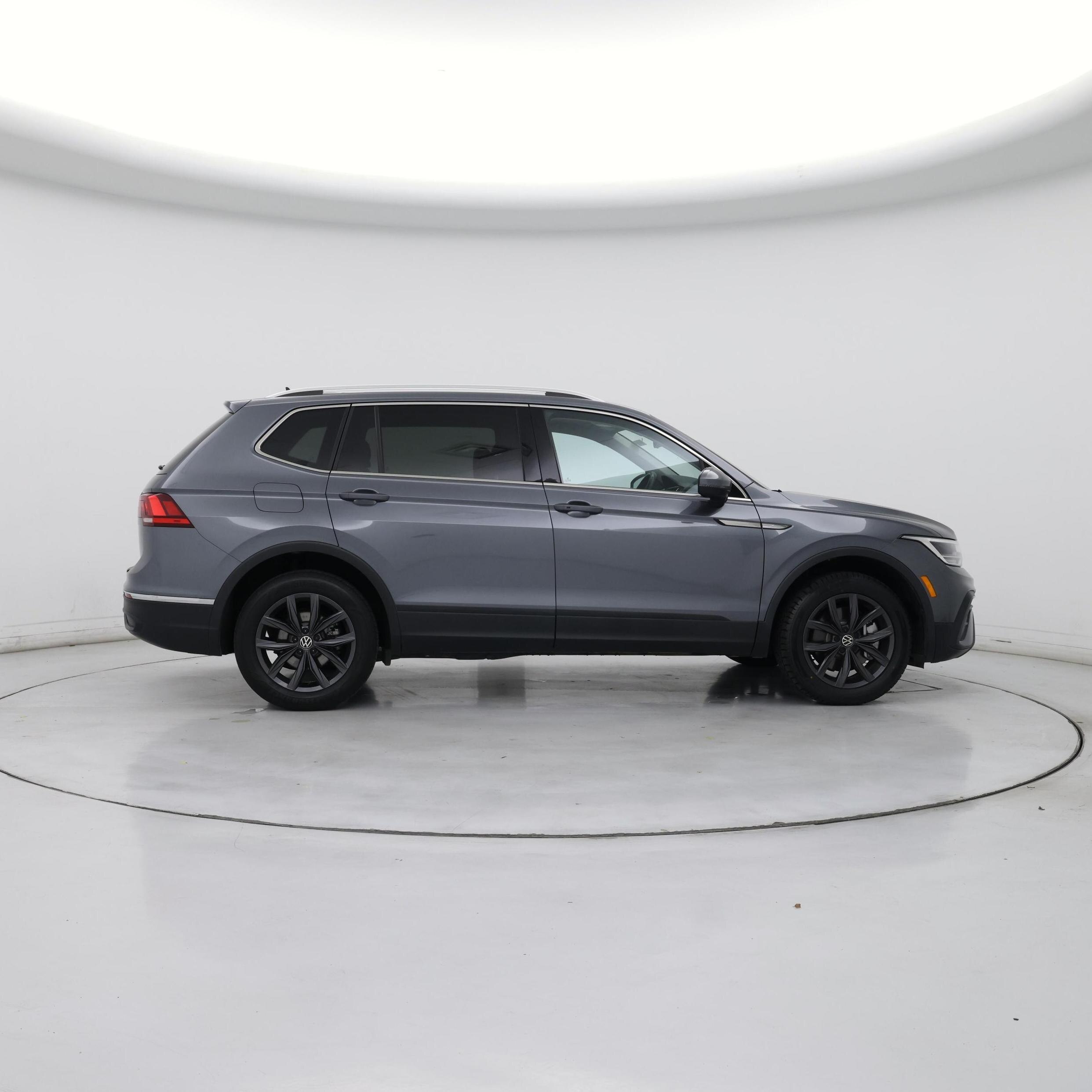 Thumbnail: 2023 Volkswagen Tiguan - 7
