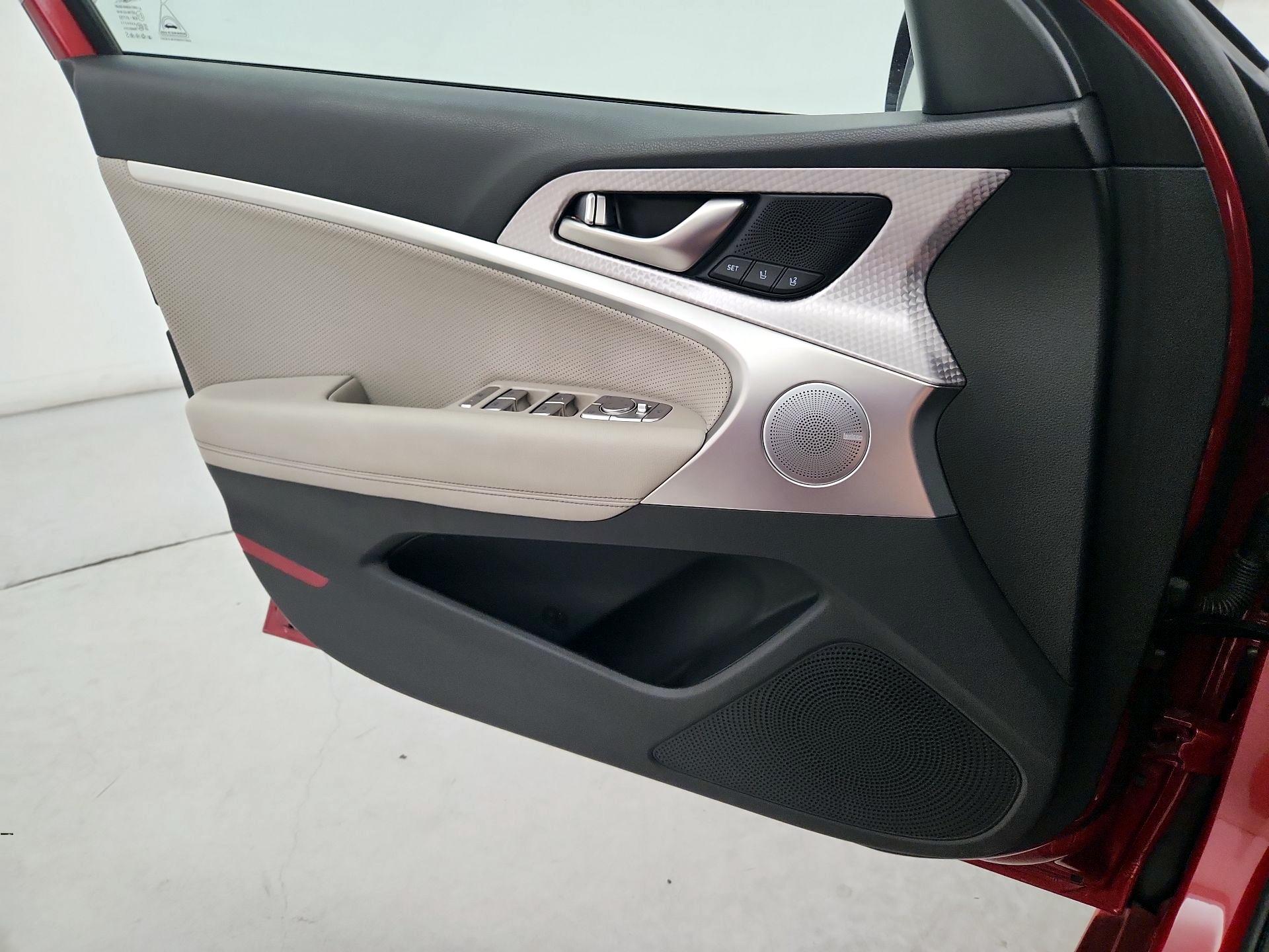 Thumbnail: 2023 Genesis G70 - 12