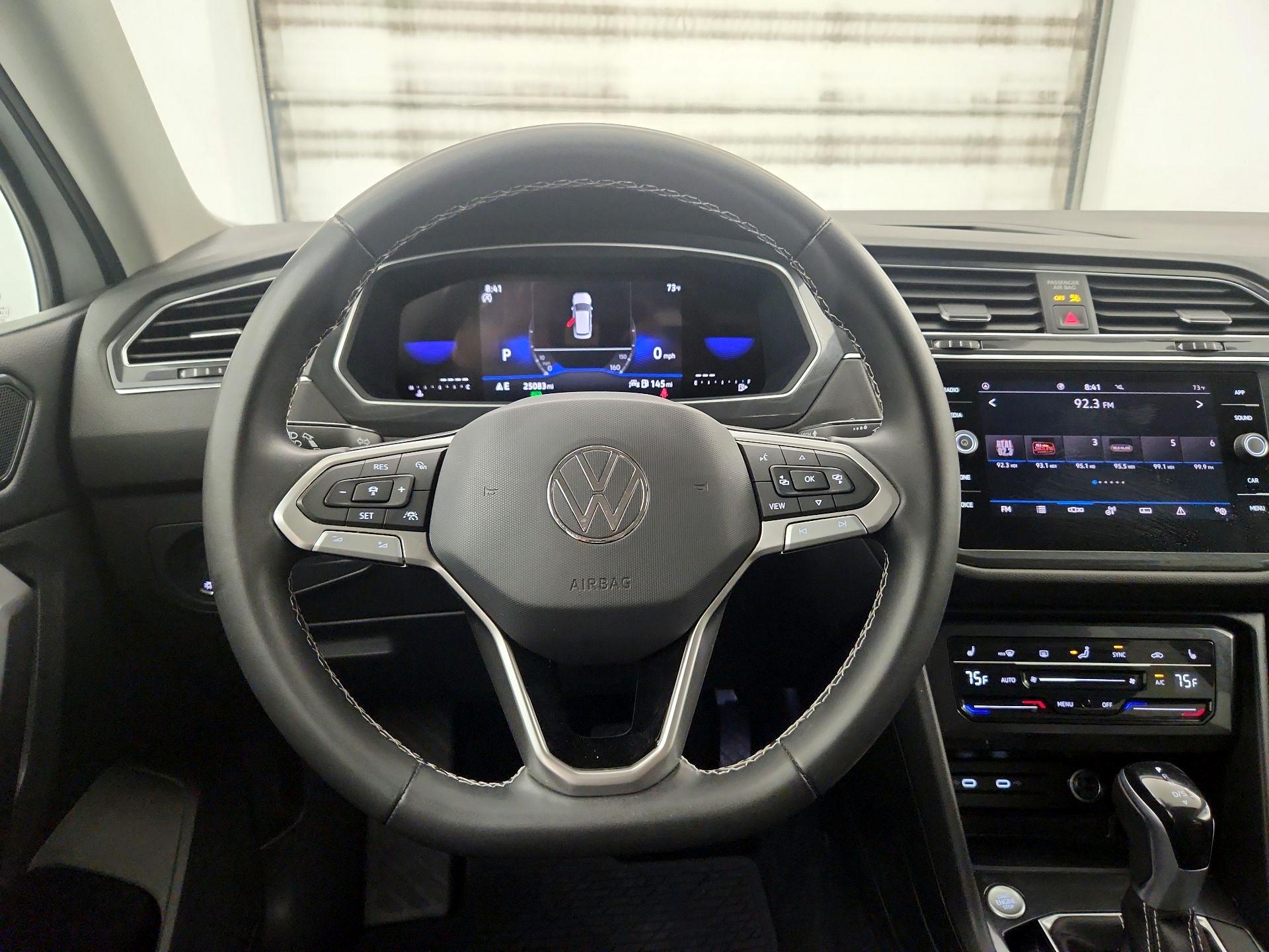 Thumbnail: 2023 Volkswagen Tiguan - 10