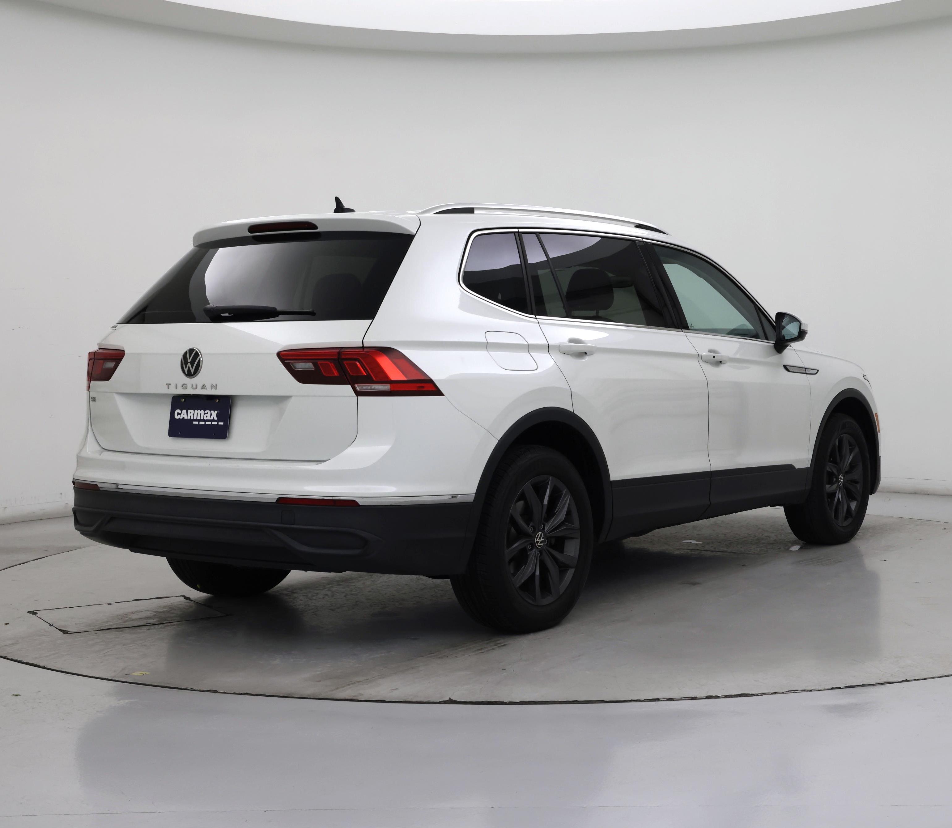 Thumbnail: 2023 Volkswagen Tiguan - 8