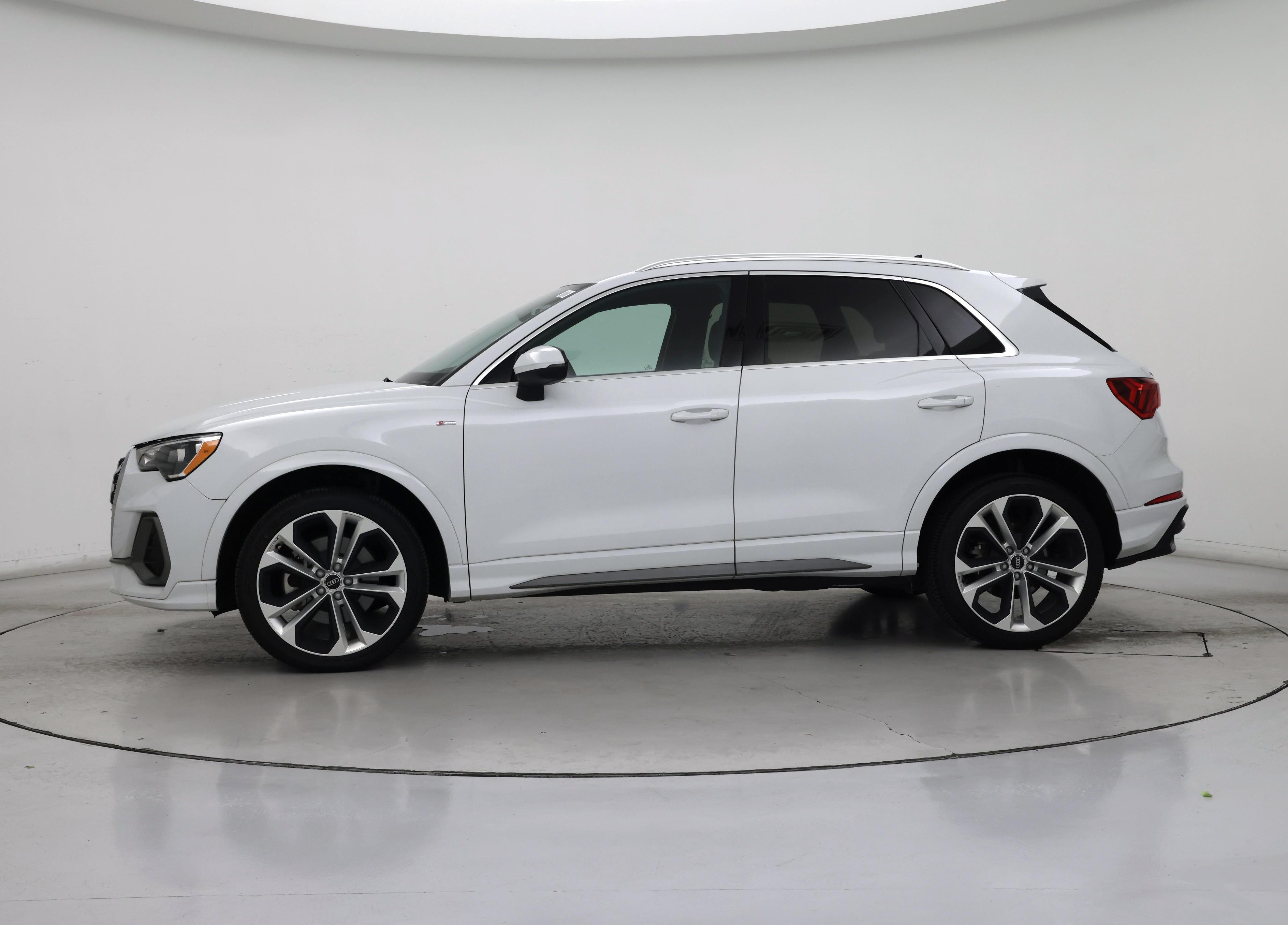 Thumbnail: 2021 Audi Q3 - 3