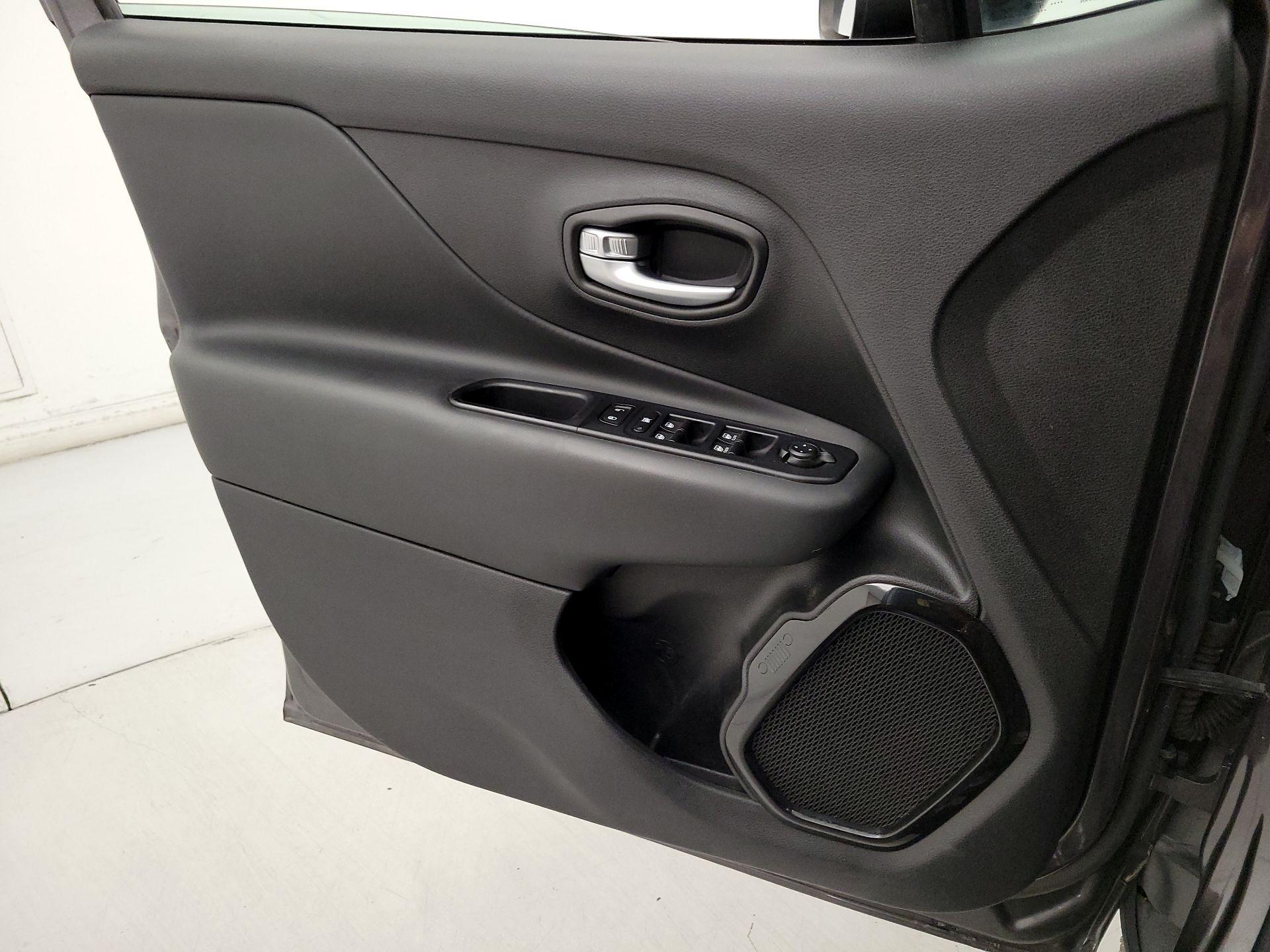 Thumbnail: 2019 Jeep Renegade - 12