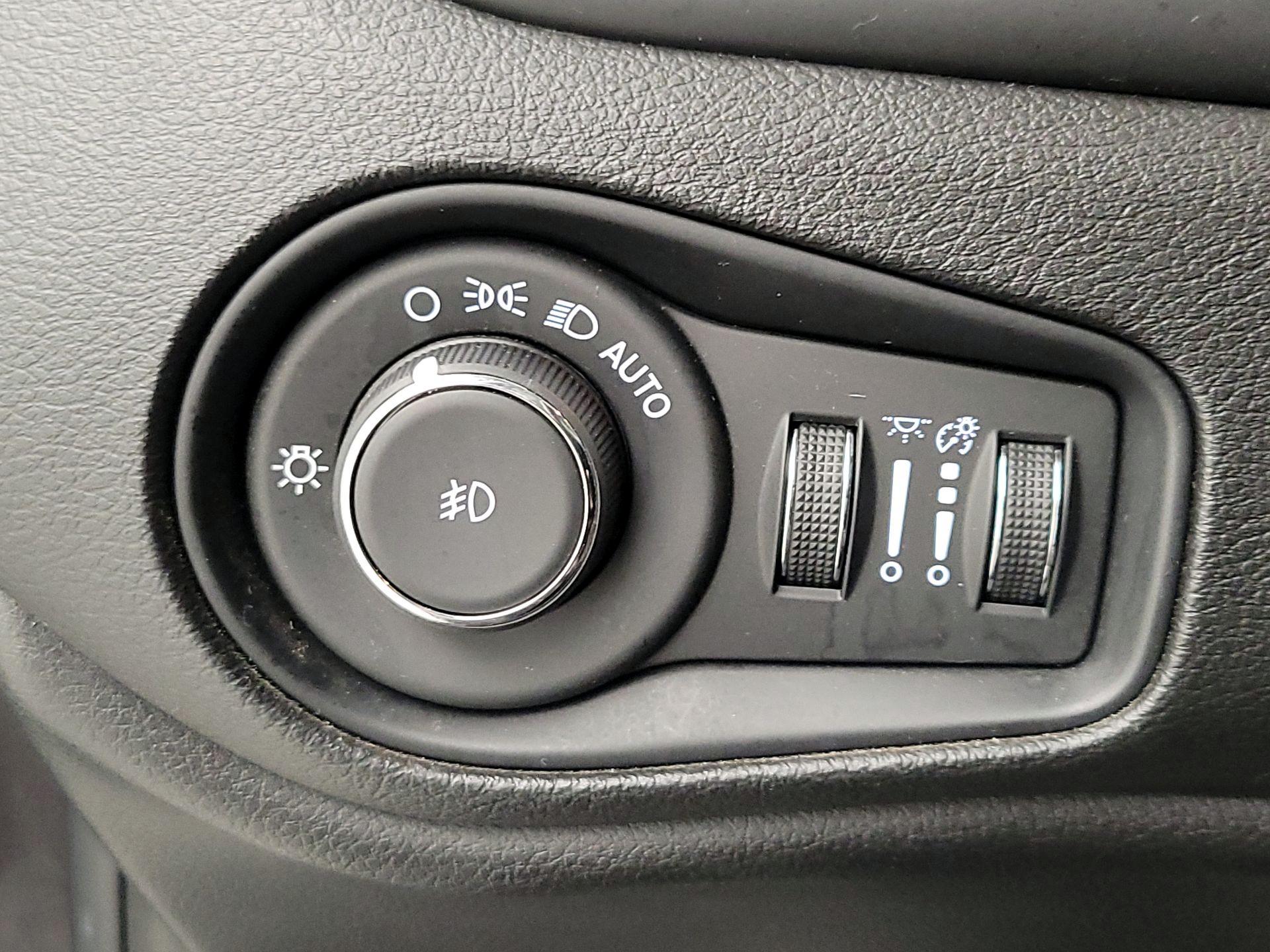 Thumbnail: 2019 Jeep Renegade - 13