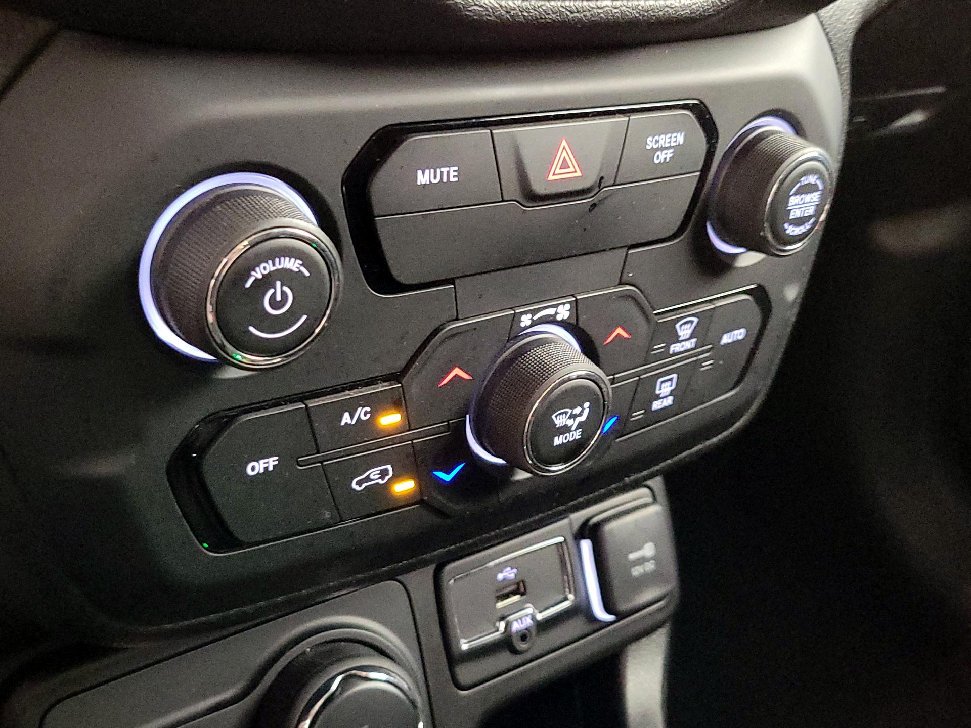 Thumbnail: 2019 Jeep Renegade - 16