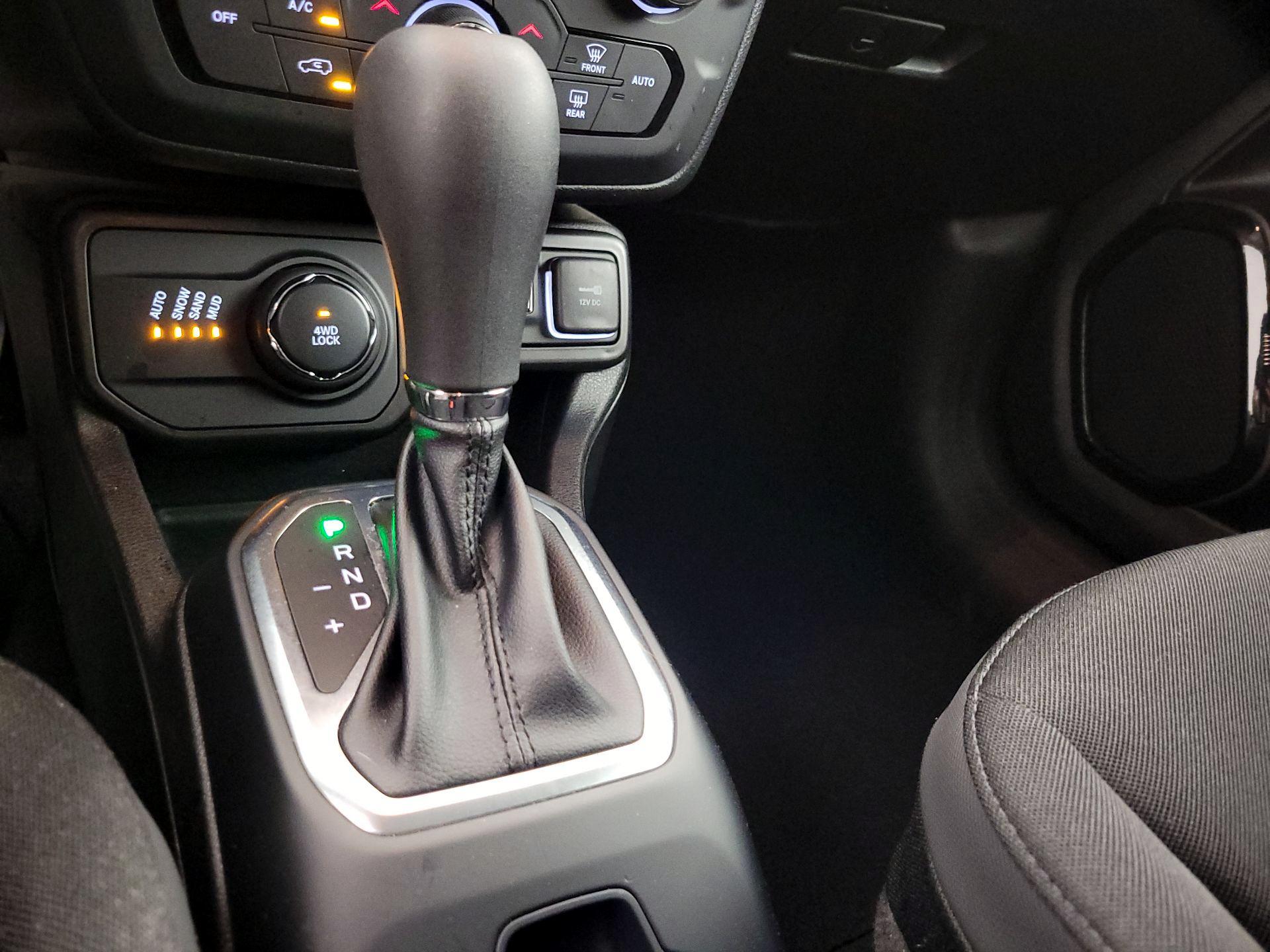 Thumbnail: 2019 Jeep Renegade - 17