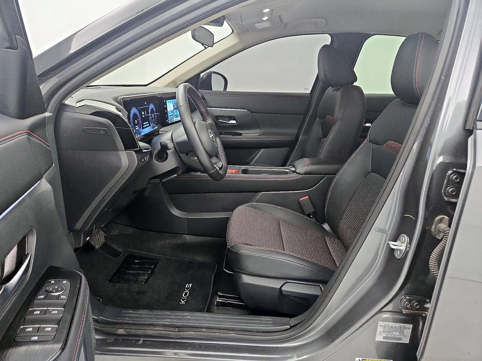 2025 Nissan Kicks SR - Photo 12