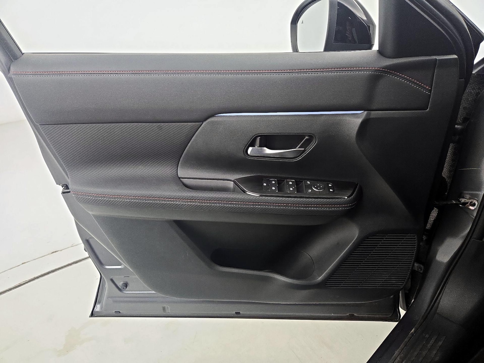 2025 Nissan Kicks SR - Photo 13
